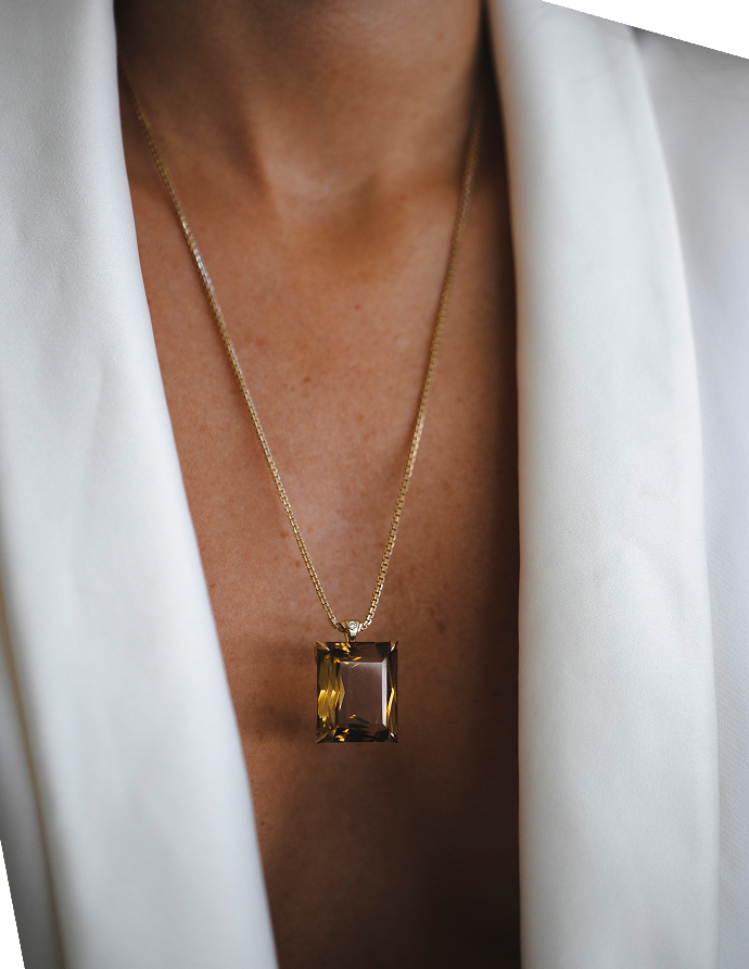 תכשיטים הם לעולם לא רק חפץ שעובר מיד ליד. תכשיט הוא עולם, הוא סיפור, הוא מורשת.