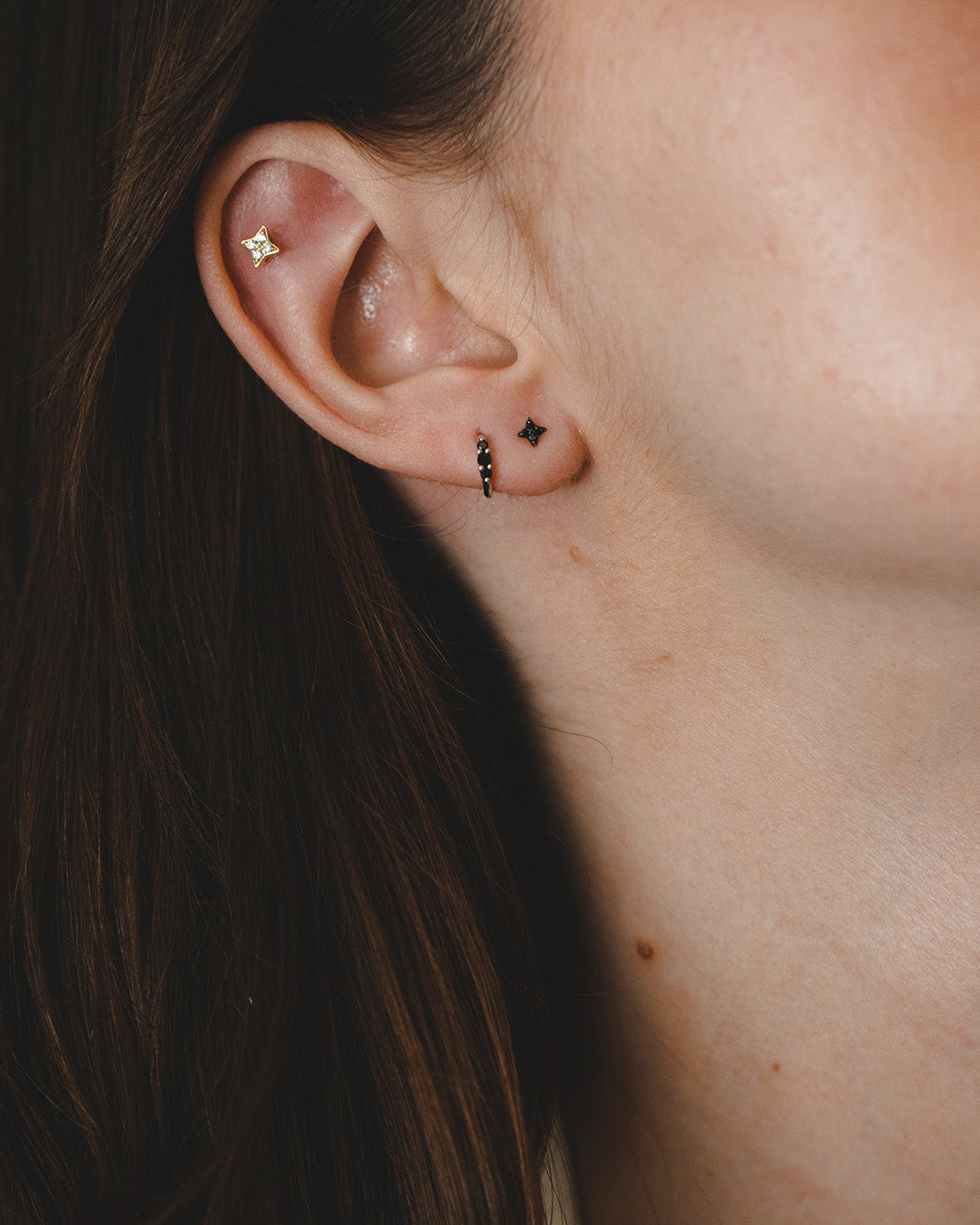 עגיל מיני ונוס יהלומים שחורים