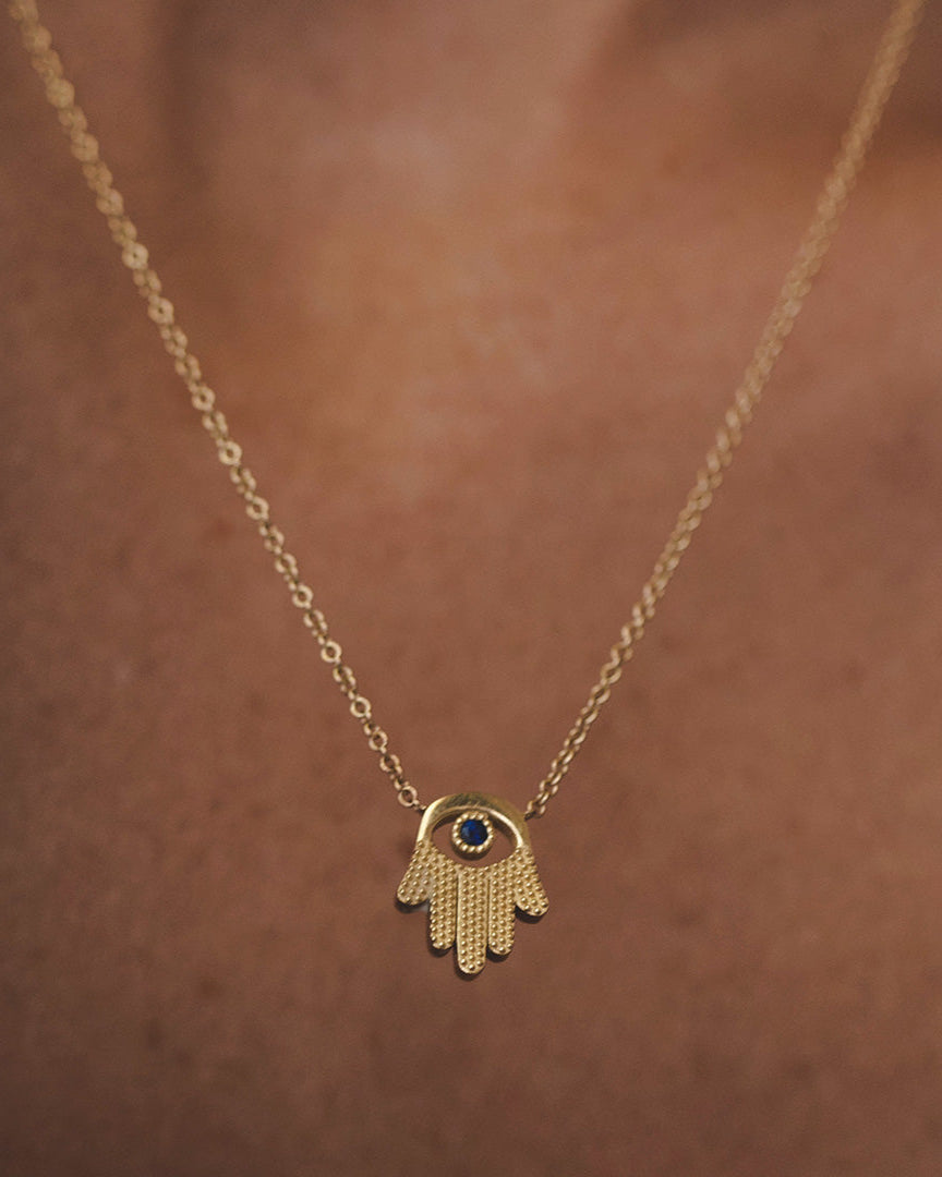 שרשרת חמסה מעוטרת עם עין וספיר