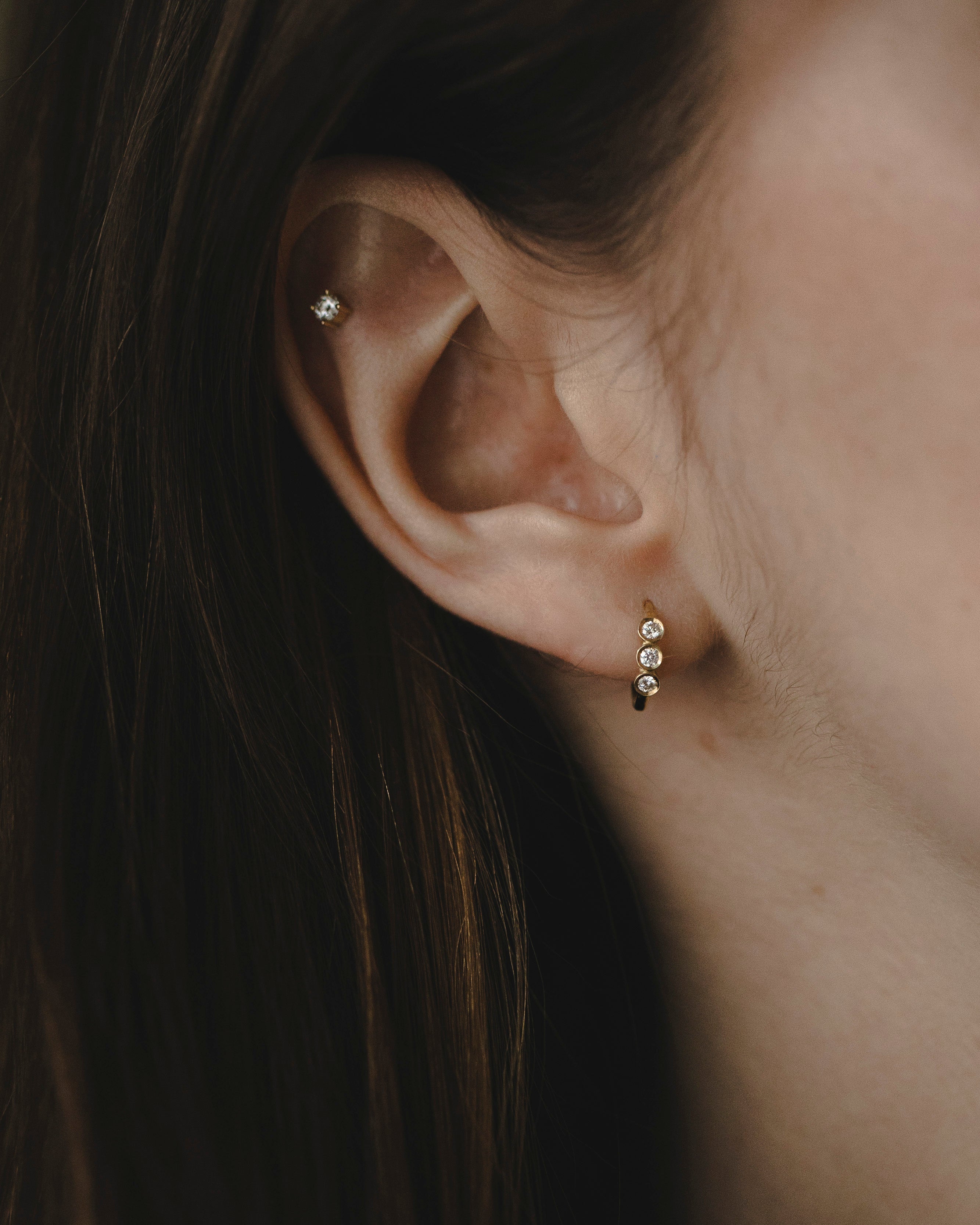 עגיל חישוק אלין יהלומים לבנים