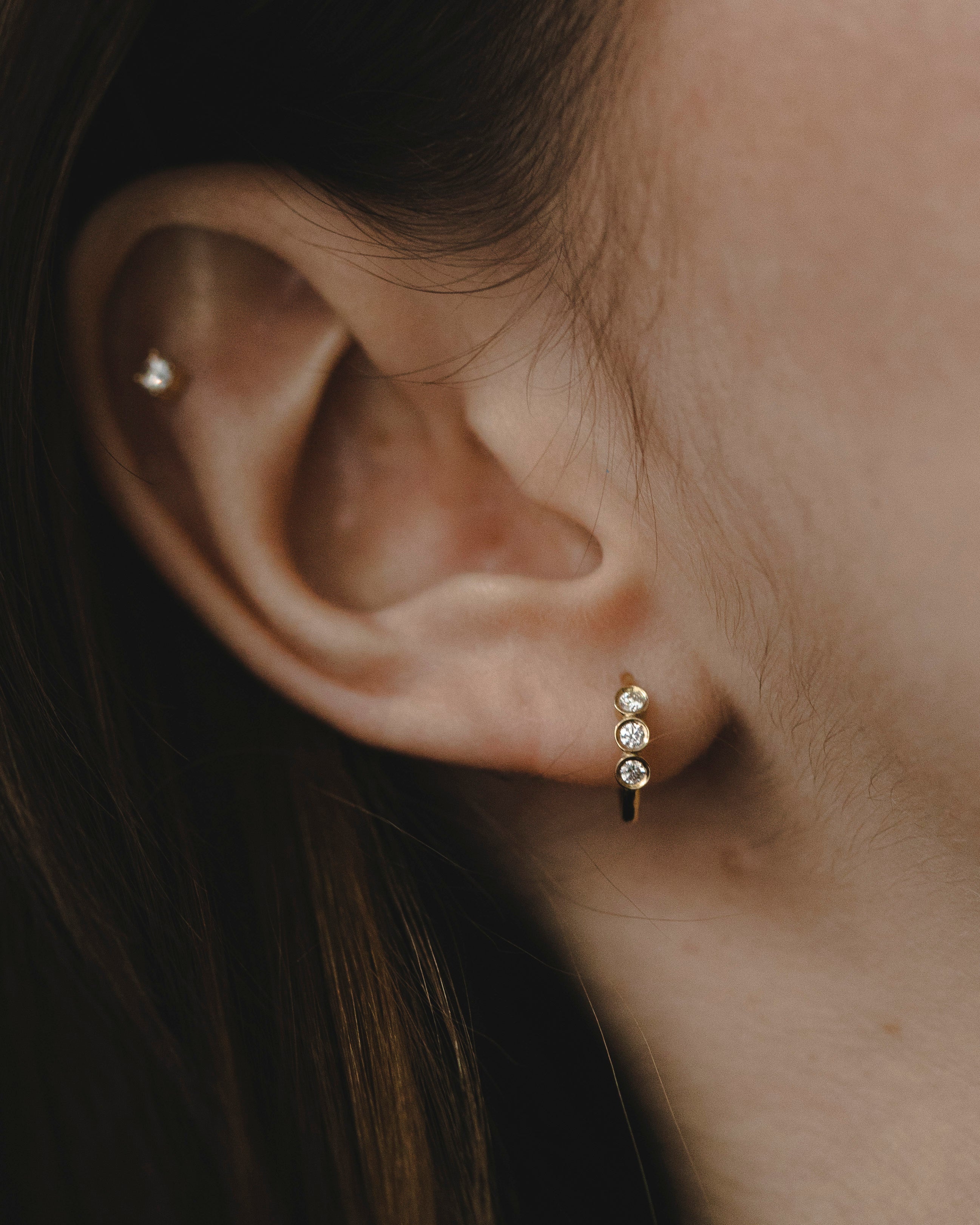 עגיל חישוק אלין יהלומים לבנים