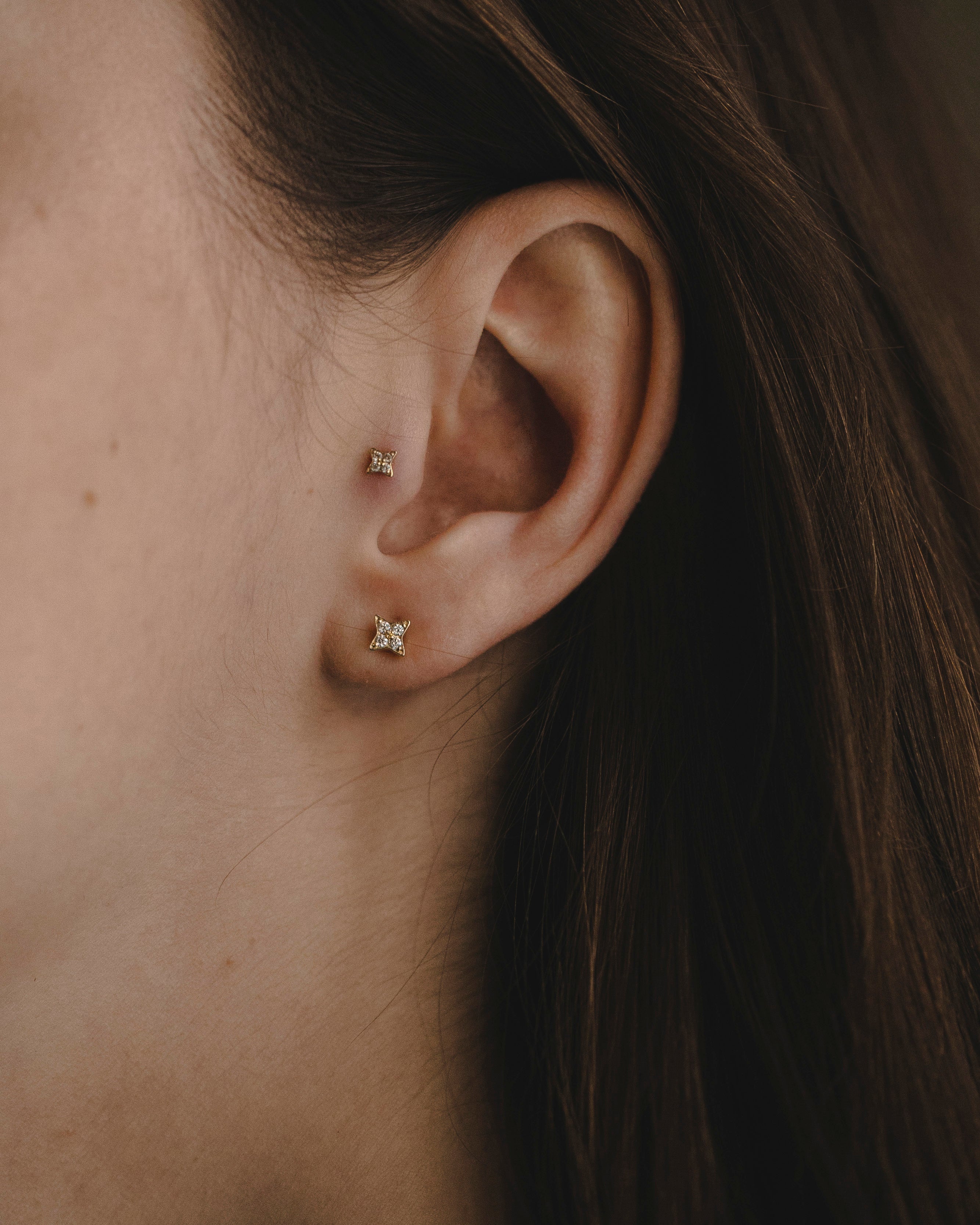 עגיל ונוס יהלומים לבנים