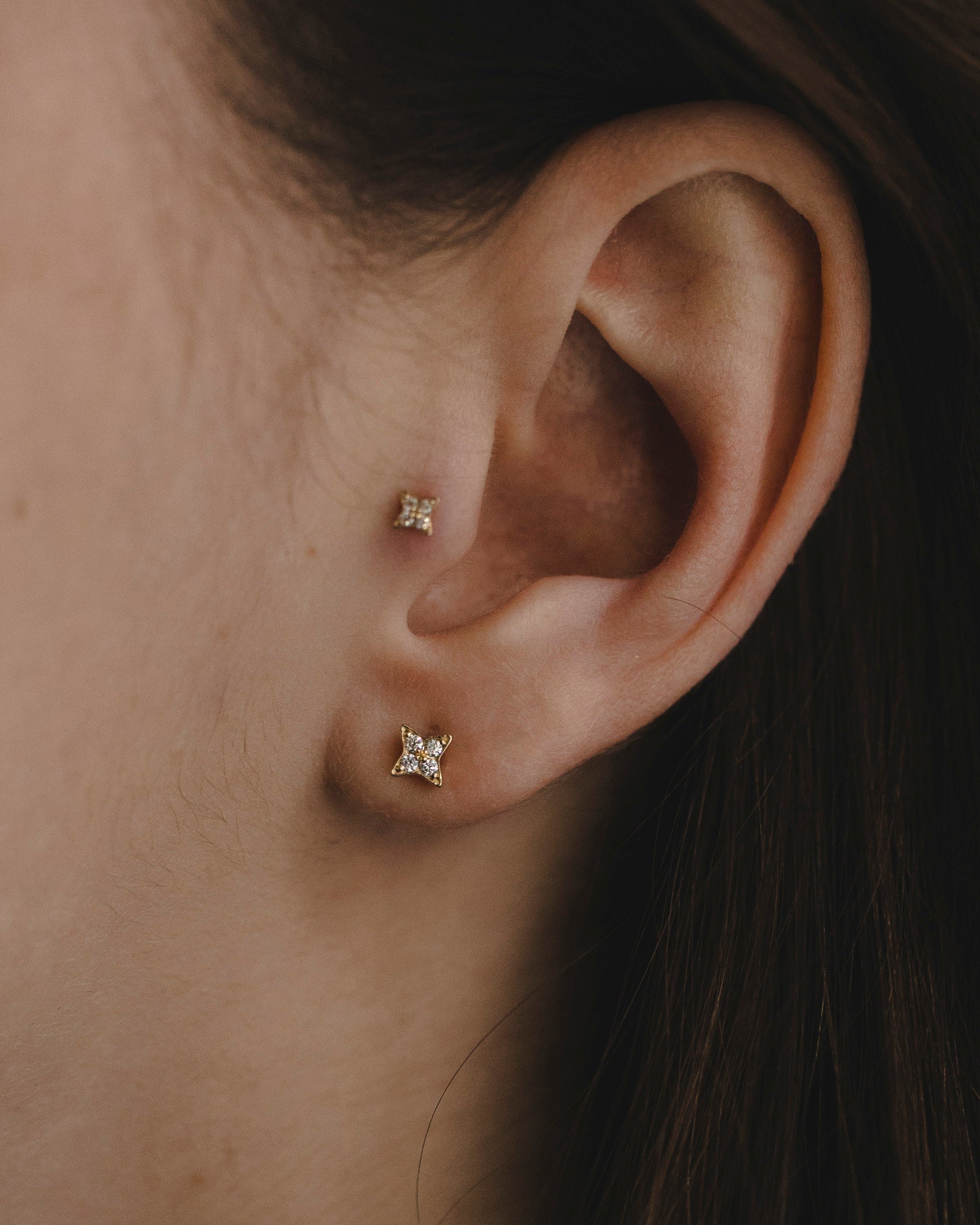 עגיל ונוס יהלומים לבנים