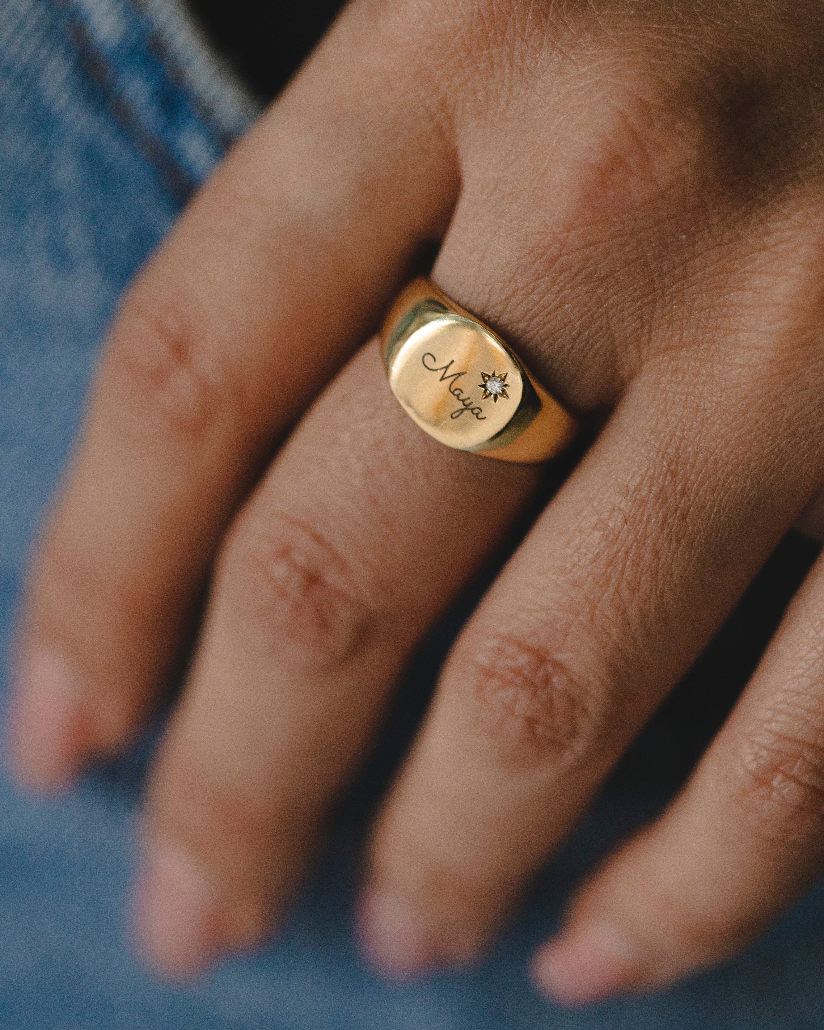 טבעת מריה עם יהלום בשיבוץ כוכב וחריטה