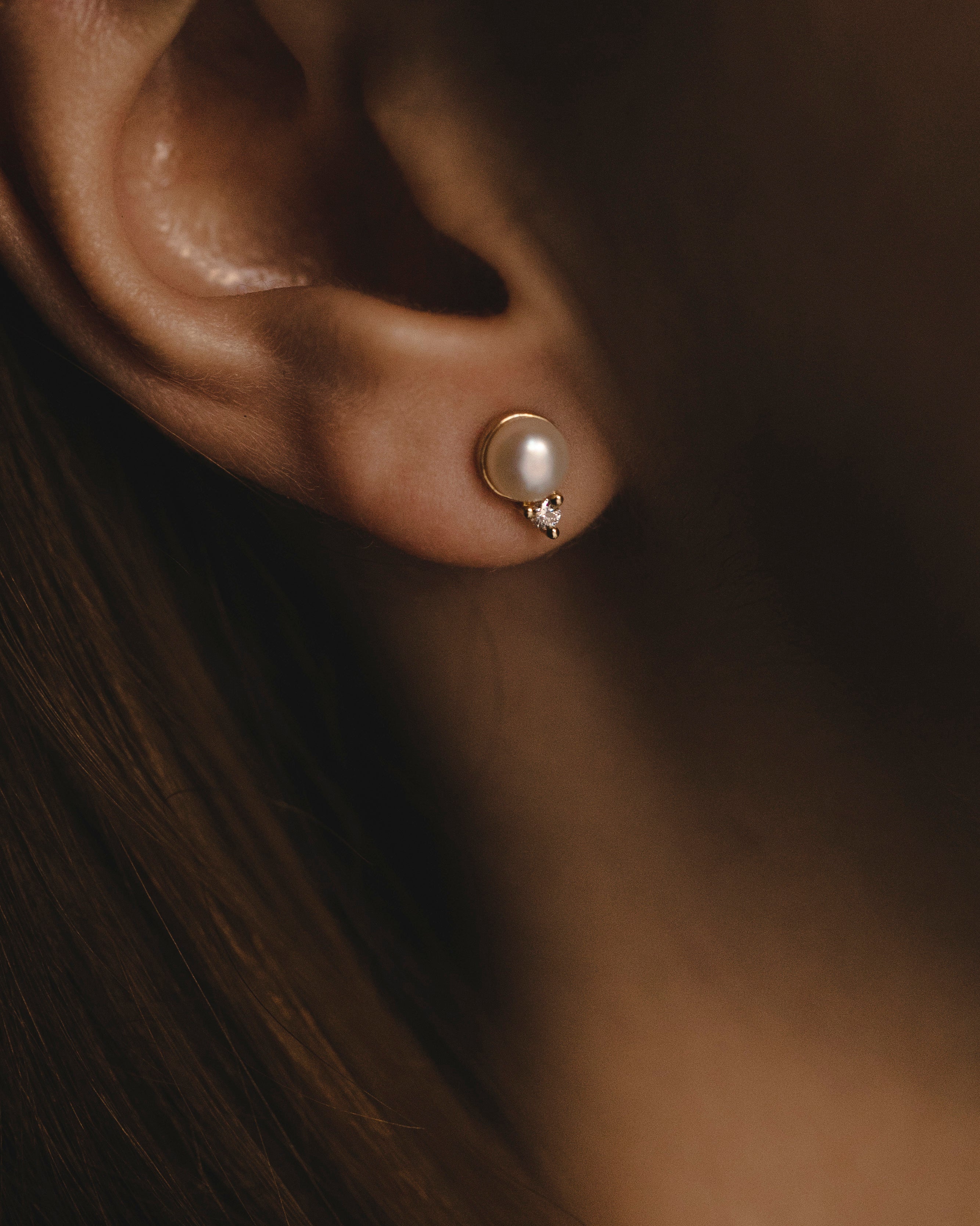 עגיל סקארלט עם פנינה ויהלום