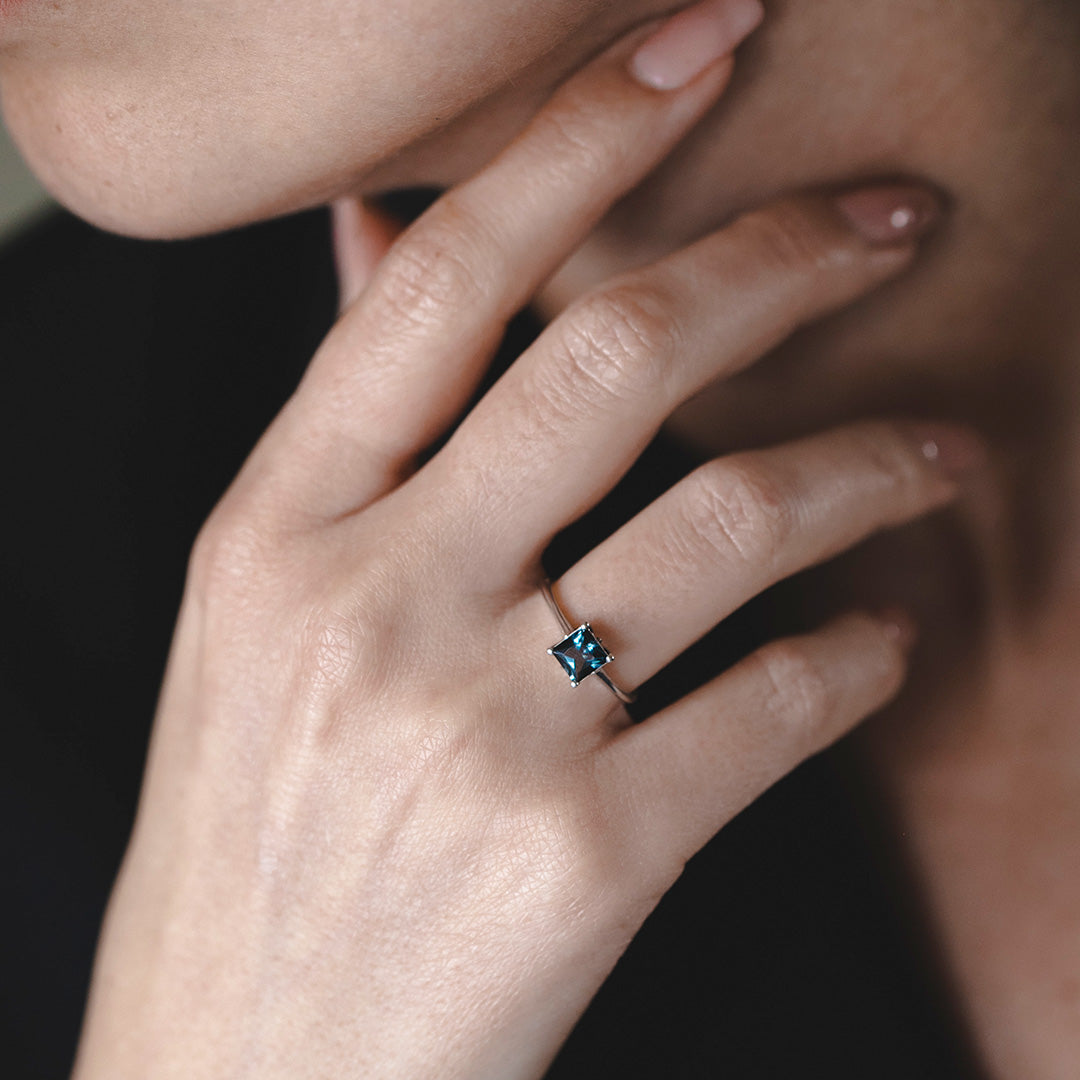 טבעת גארבו עם בלו טופז