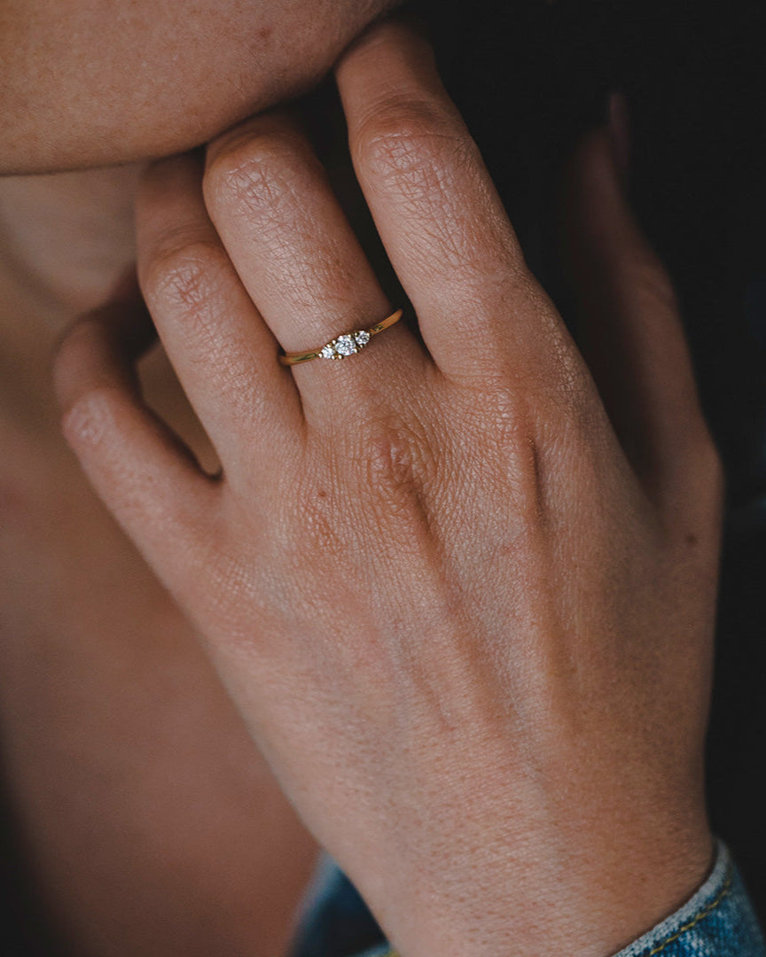 טבעת אודרי יהלומים לבנים 3 מ"מ