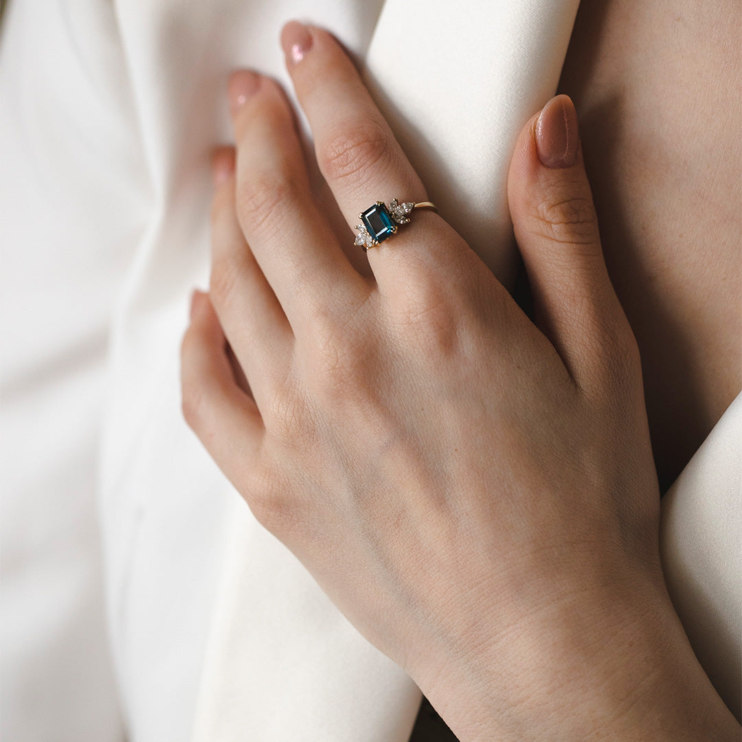 טבעת דפני בלו טופז