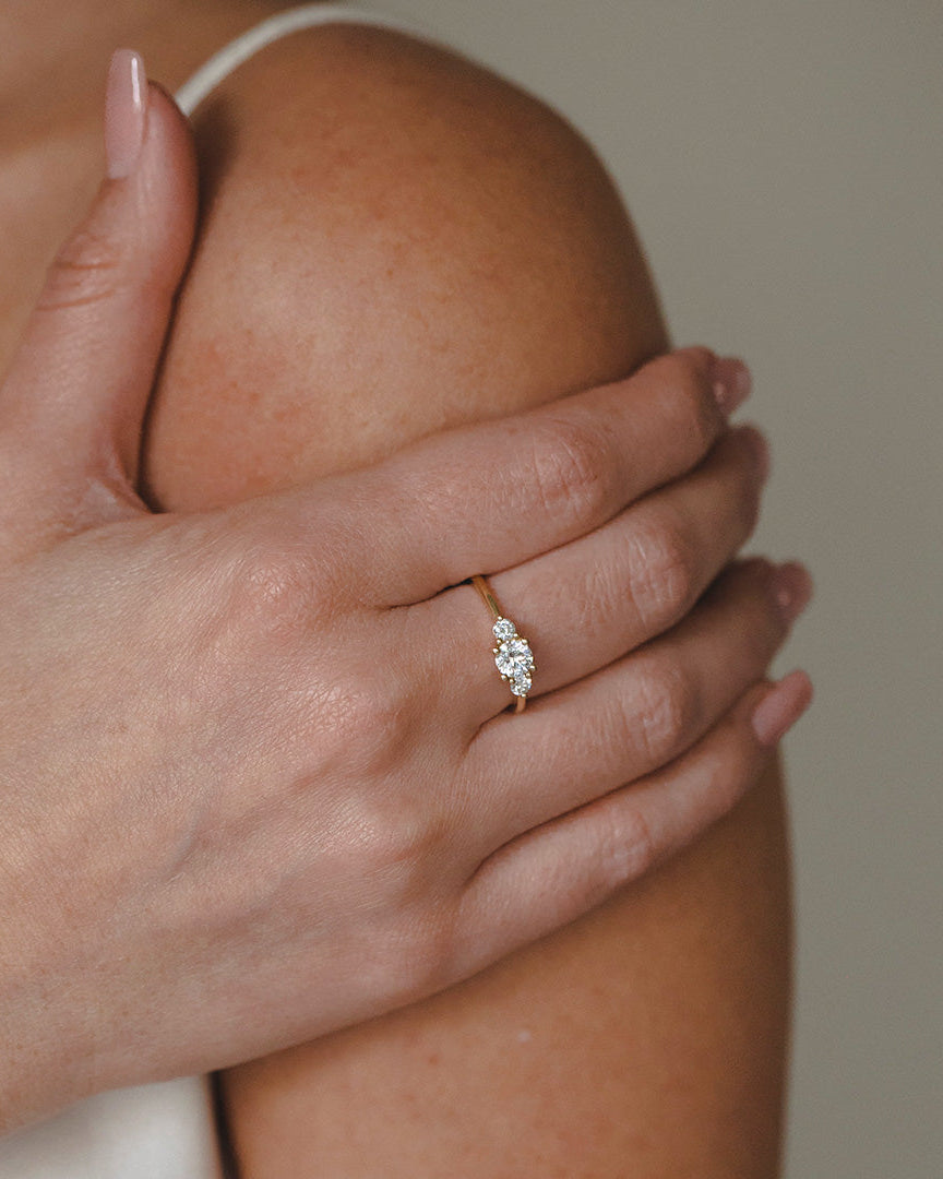 טבעת אודרי יהלומים לבנים 5 מ"מ