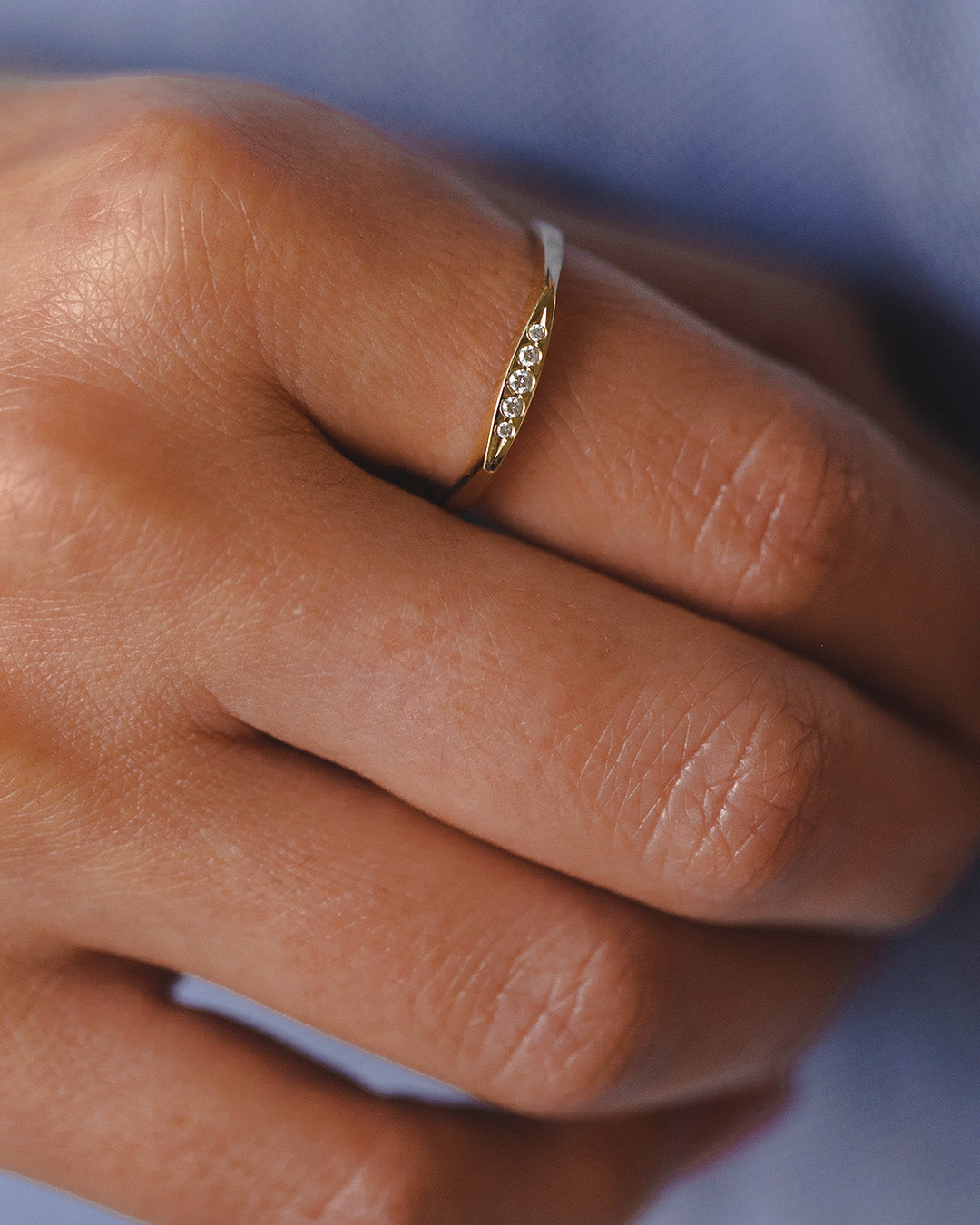 טבעת ג׳קי חמישה יהלומים לבנים