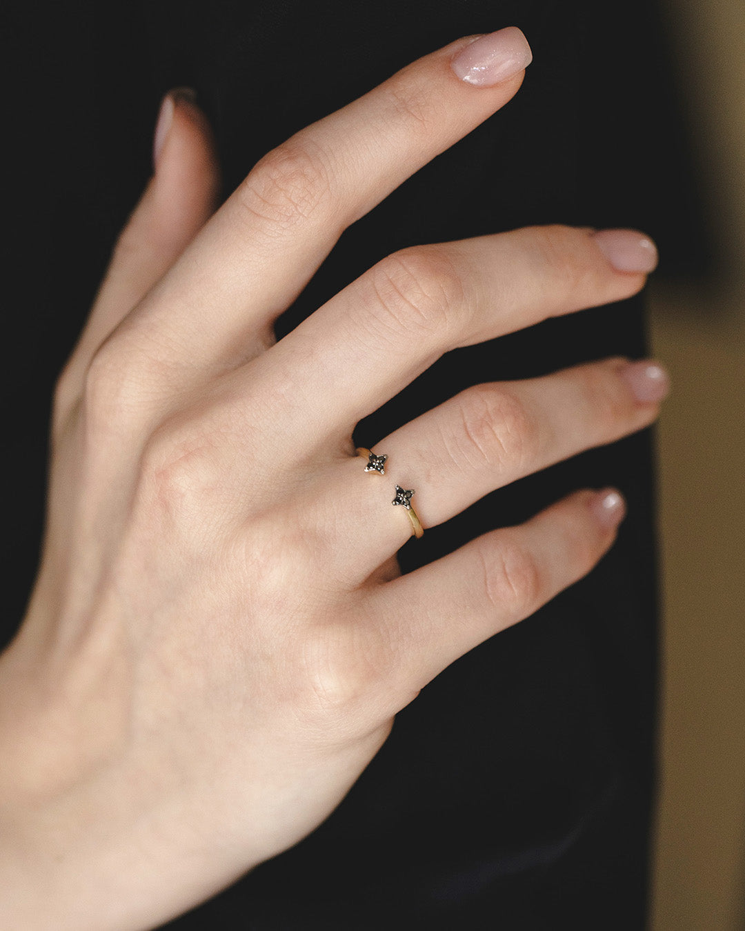 טבעת מרקורי יהלומים שחורים עם השחרה