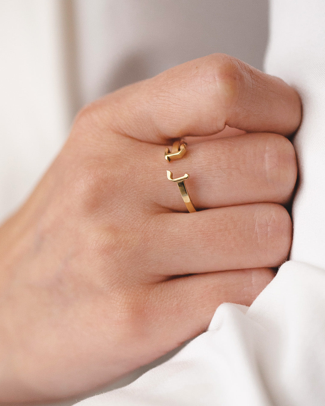 טבעת אותיות פתוחה