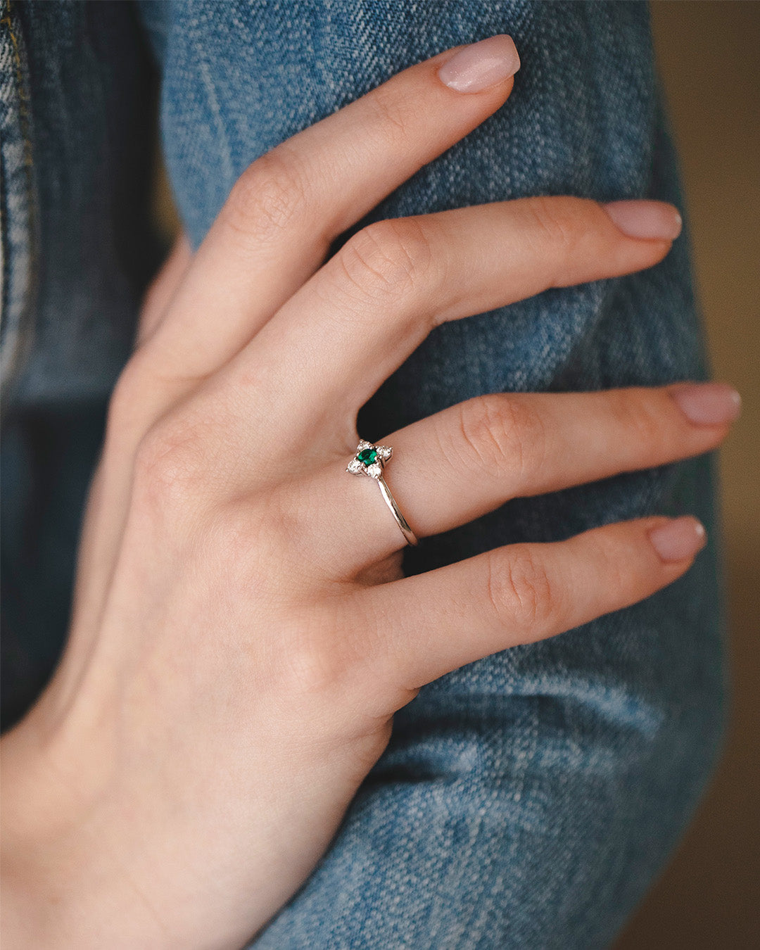 טבעת אליאנה אמרלד ויהלומים