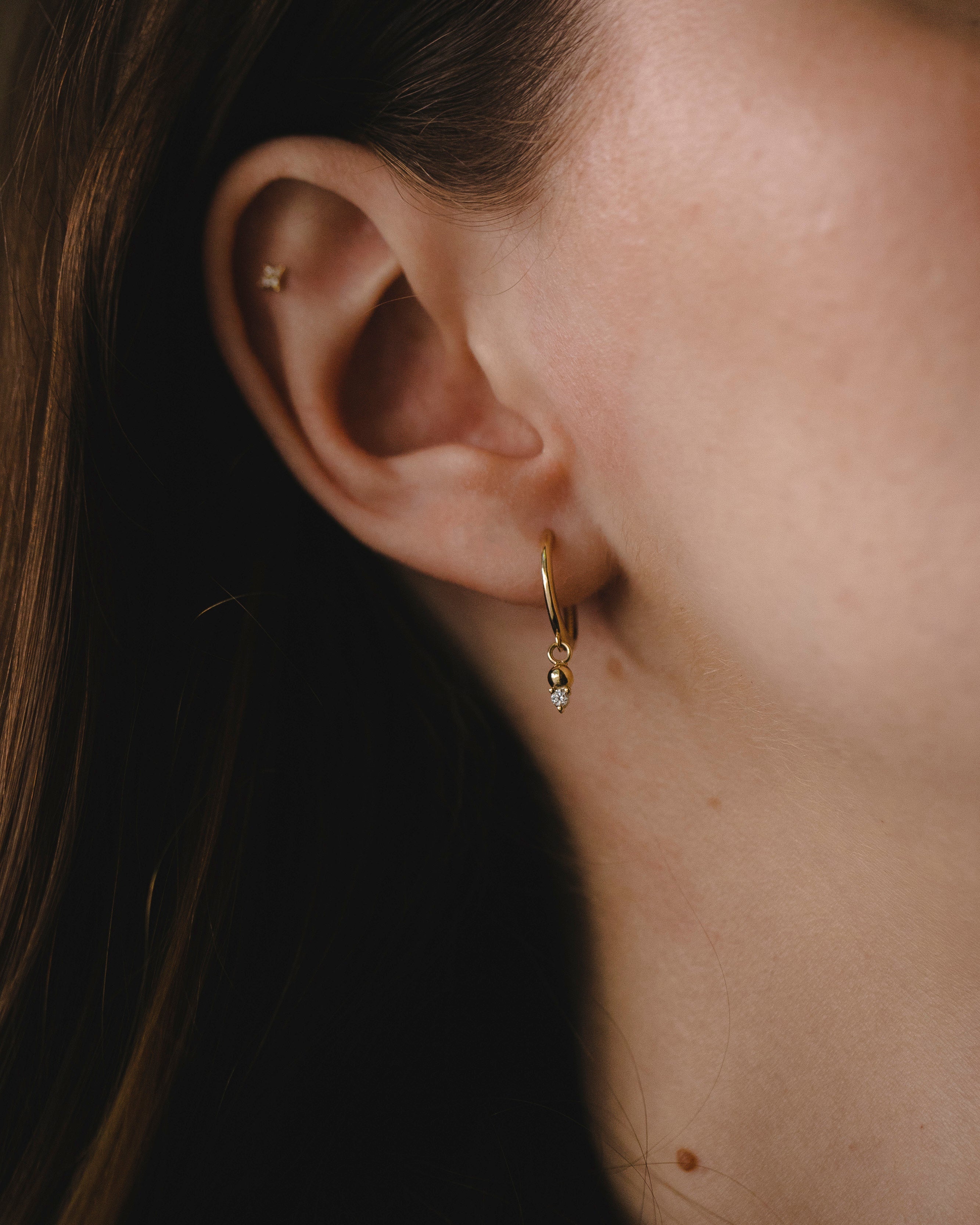 עגיל חישוק קיילי תליון מארי יהלומים לבנים