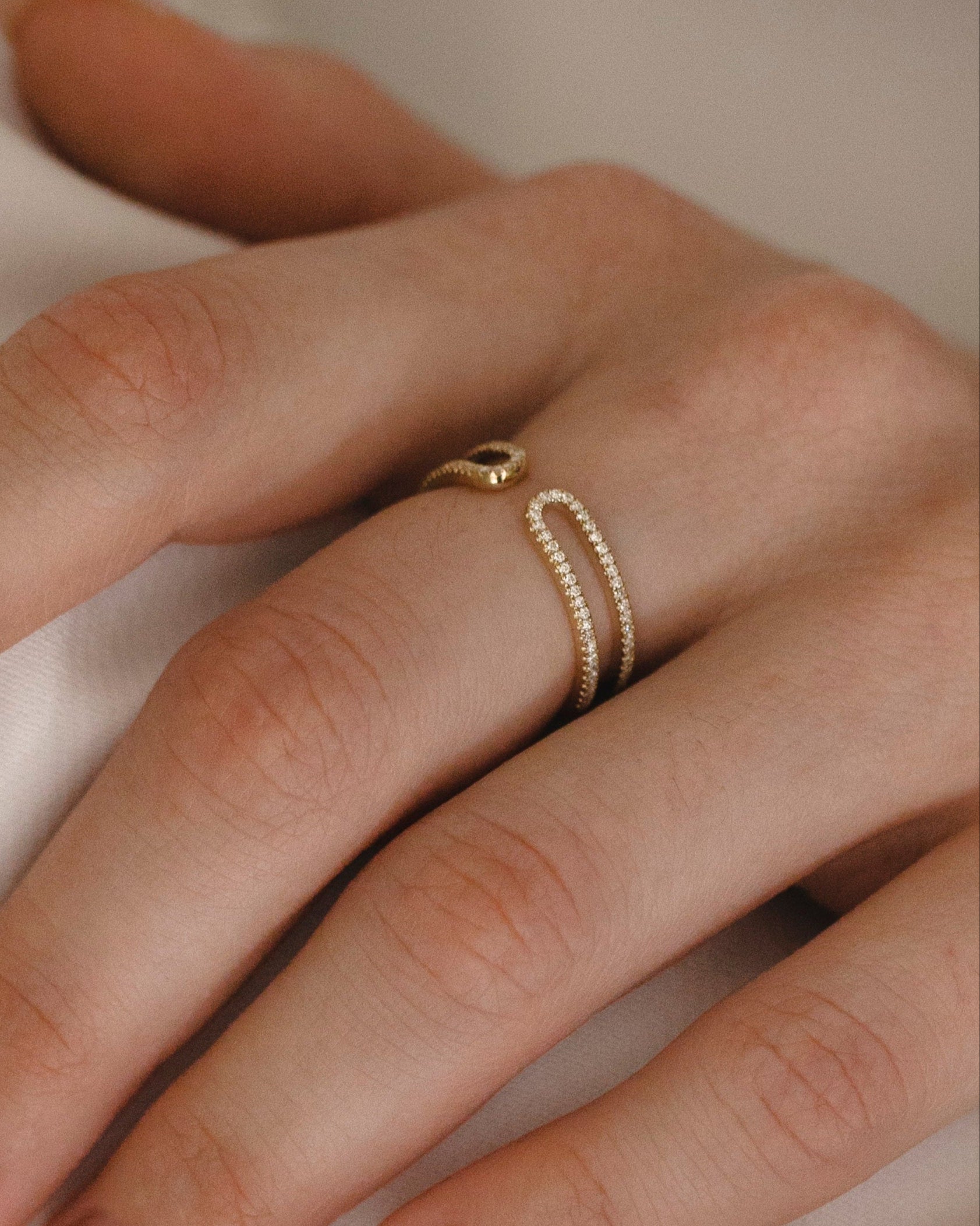 טבעת 17 יהלומים לבנים