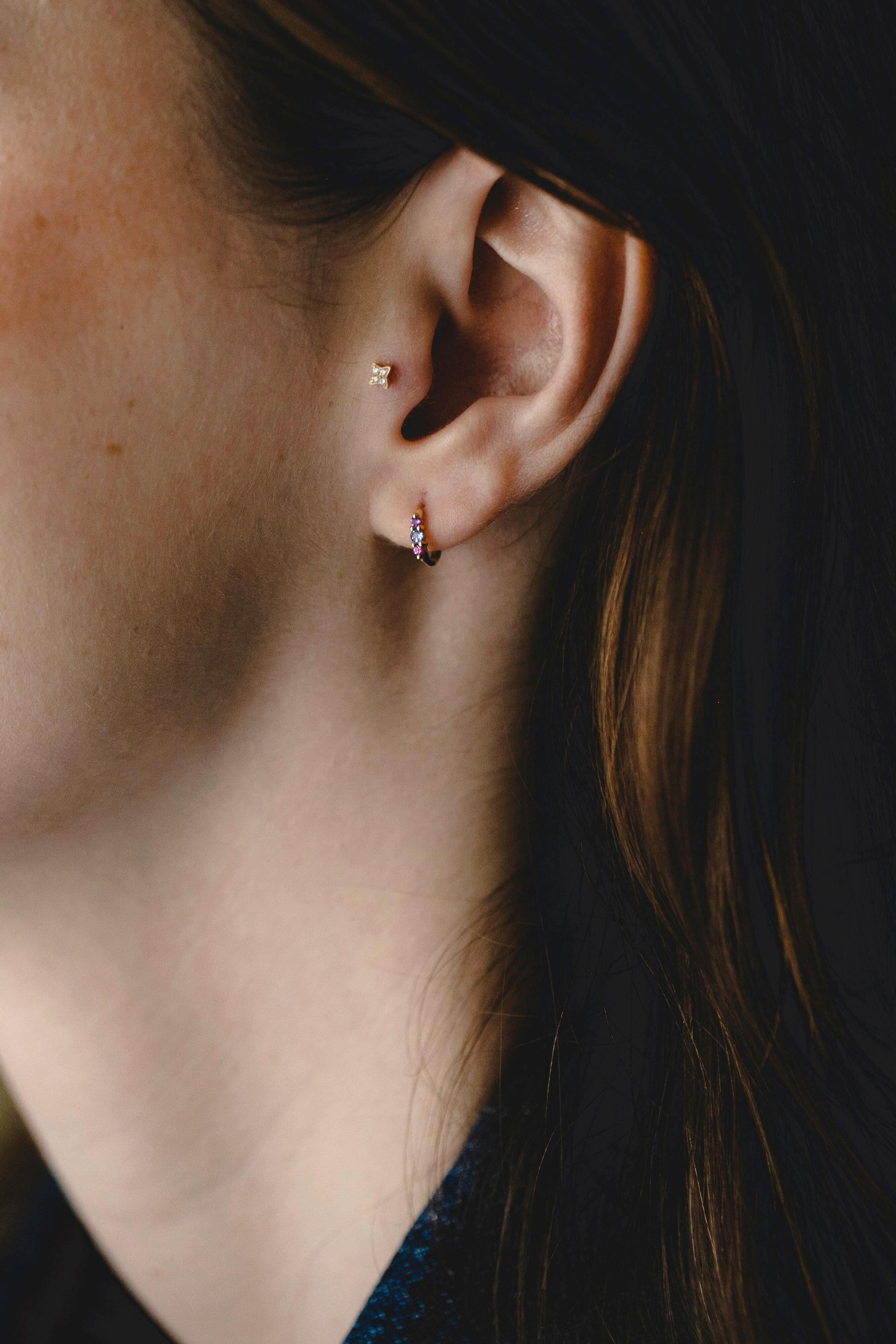 עגיל חישוק מיני אודרי ריינבו סגולים