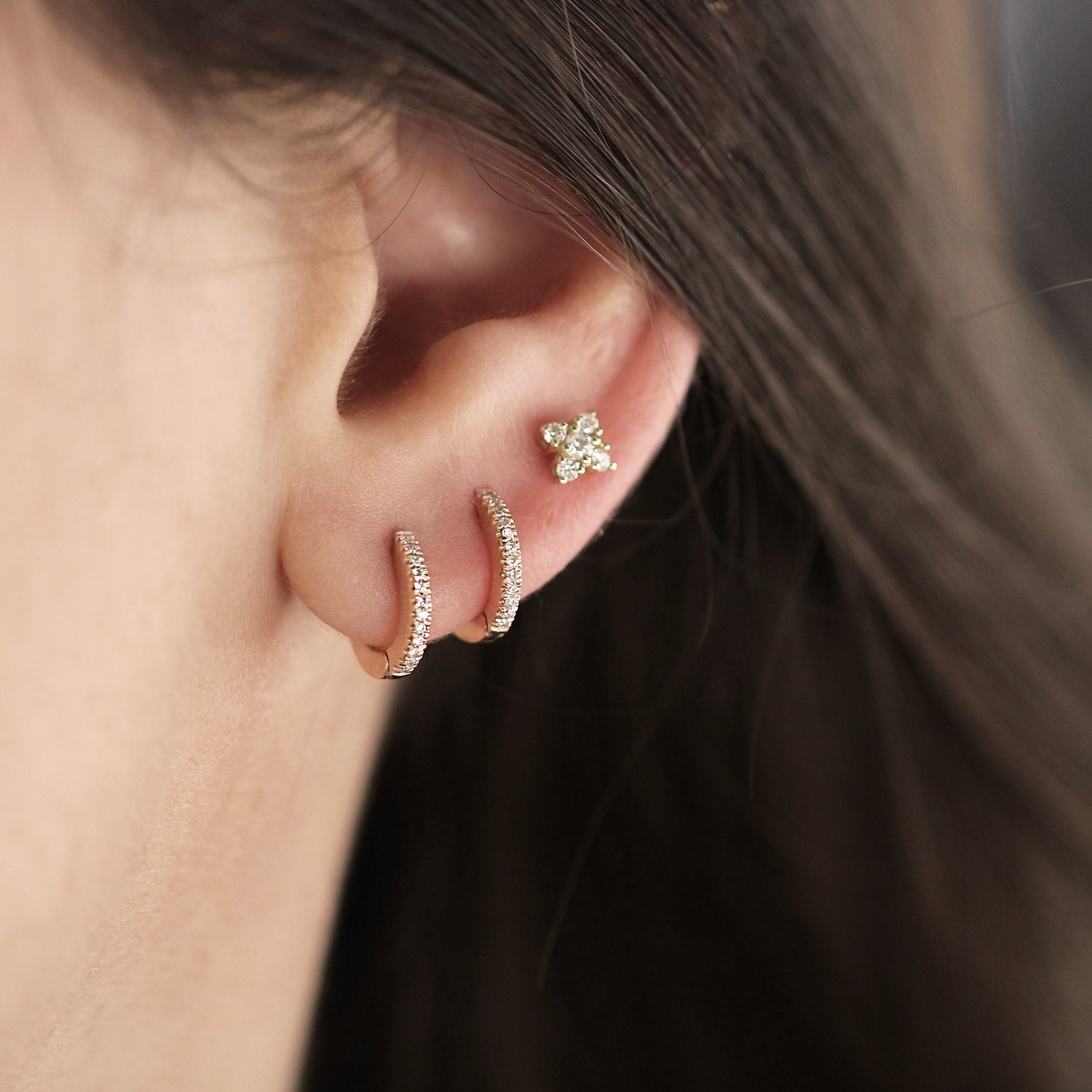 עגיל חישוק קלואי קטן - 10.5 מ"מ יהלומים לבנים