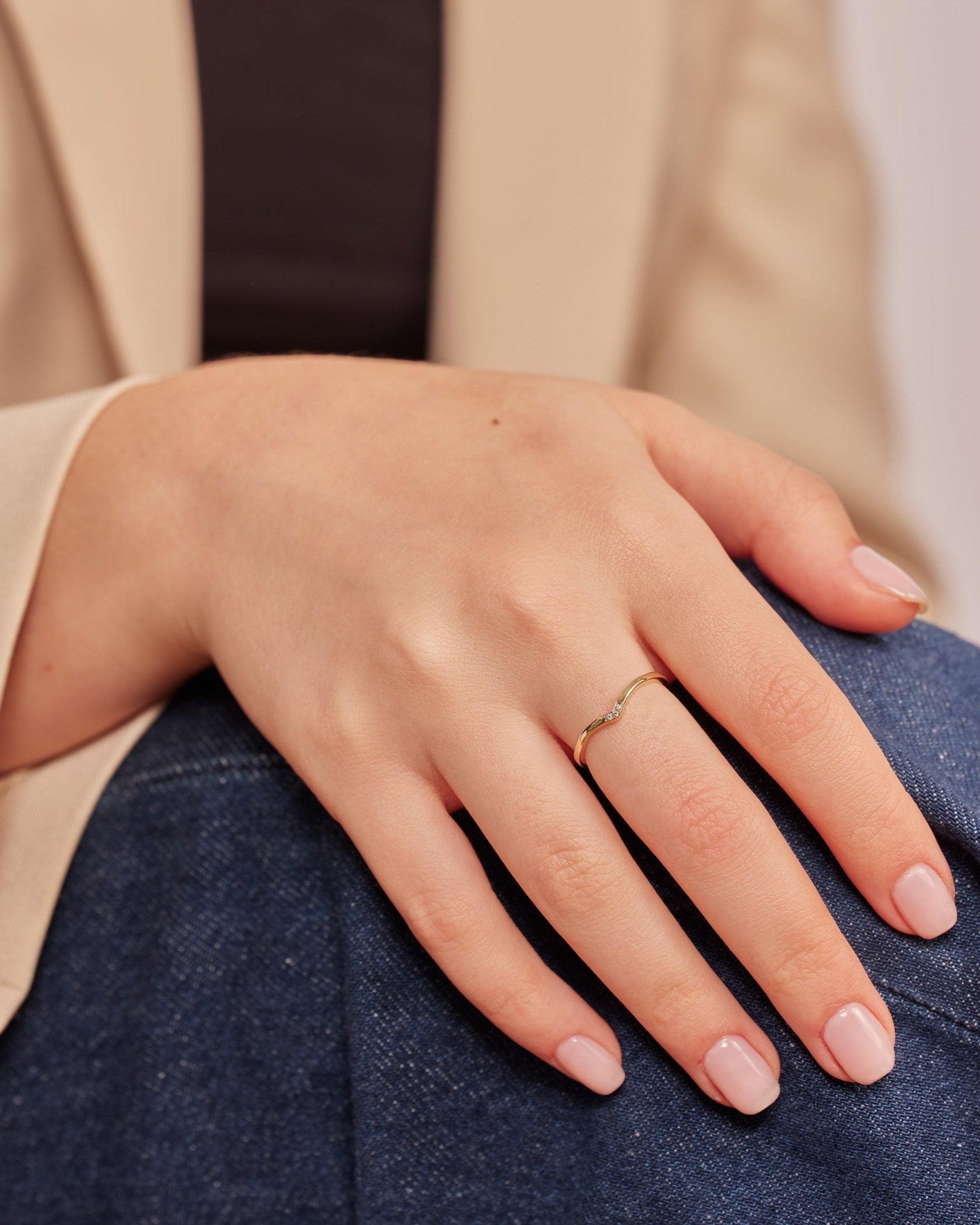 טבעת מארני משובצת יהלומים לבנים