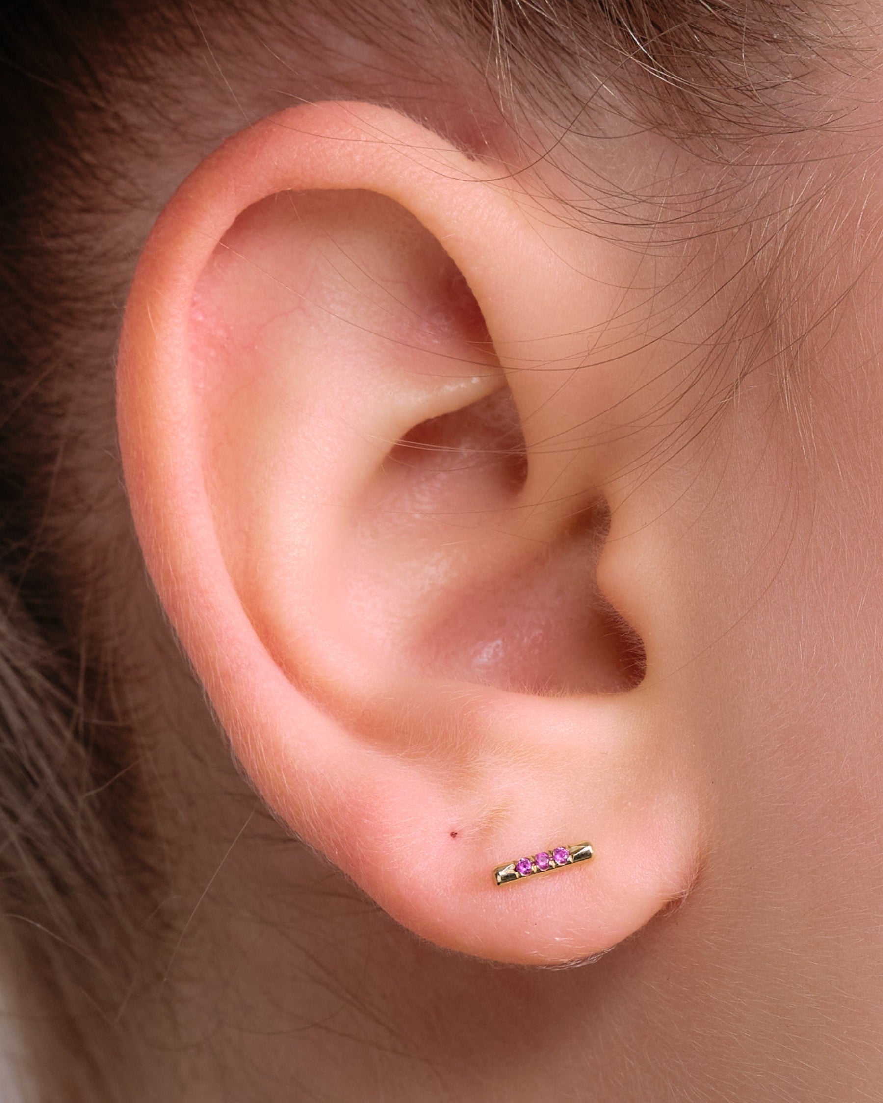 עגיל ואלרי עם ספיר ורוד