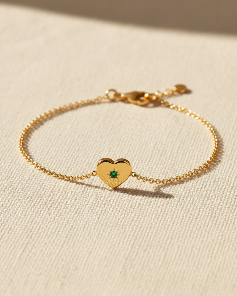 צמיד לב משובץ אמרלד