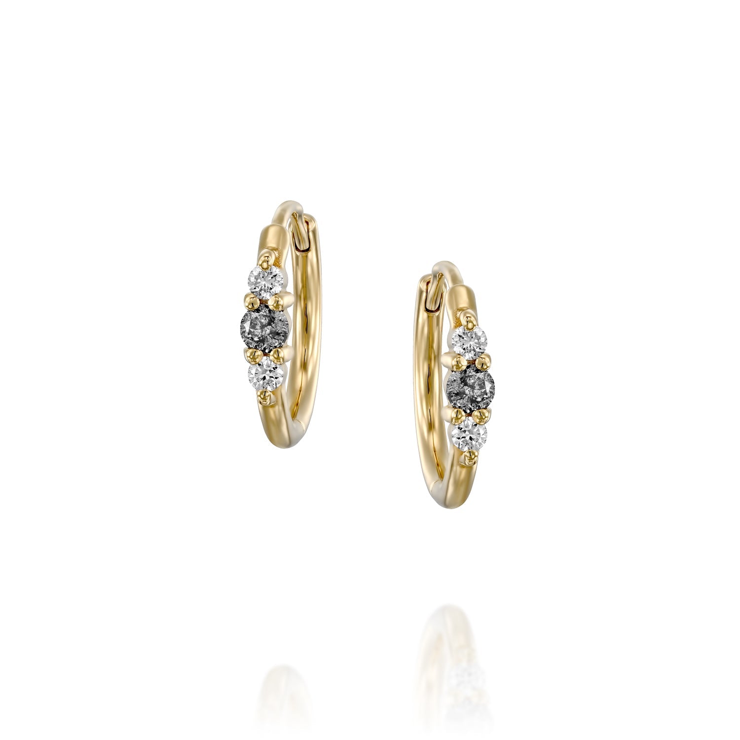 עגיל חישוק אודרי עם יהלומים אפור לבן