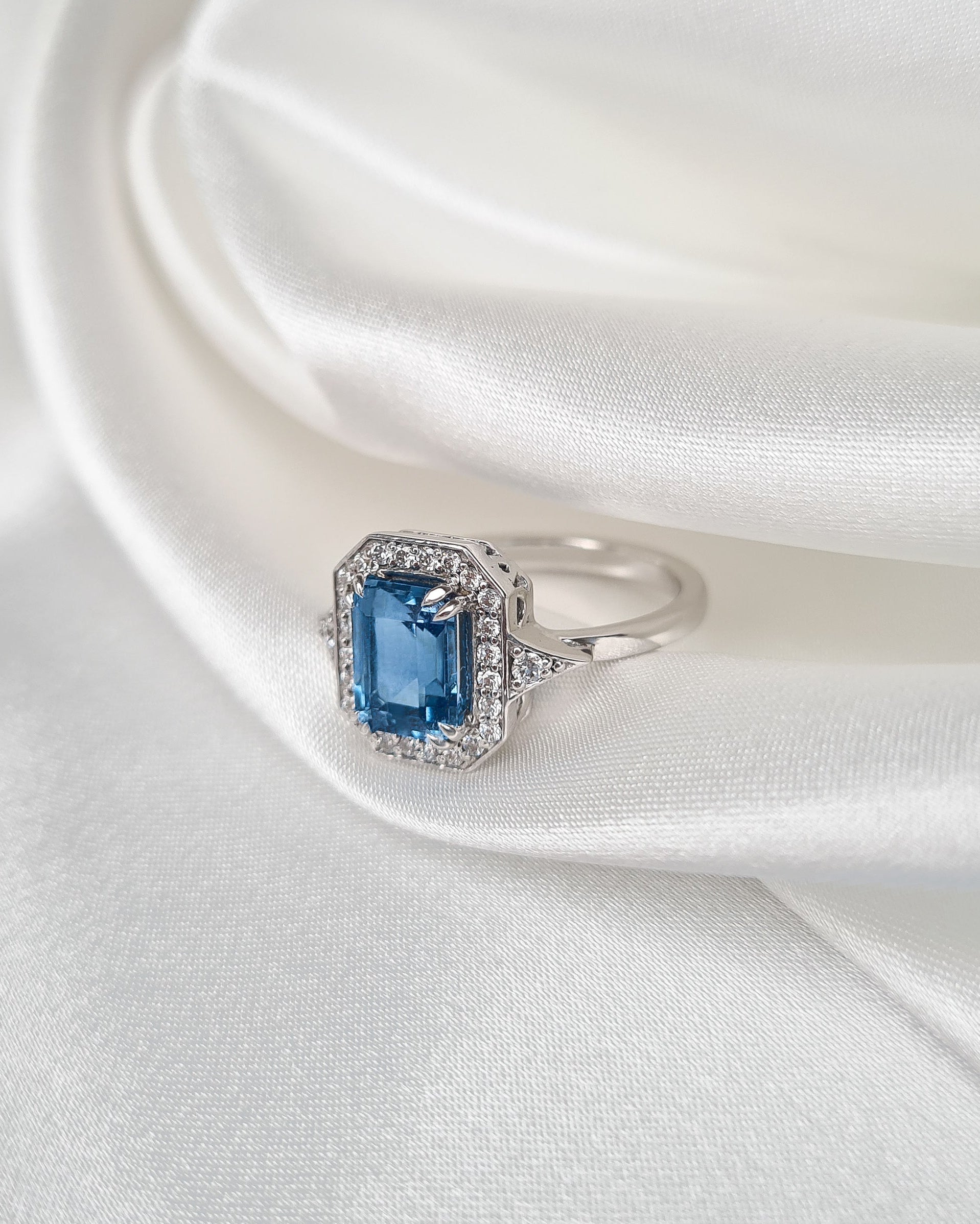 טבעת קתרינה עם בלו טופז