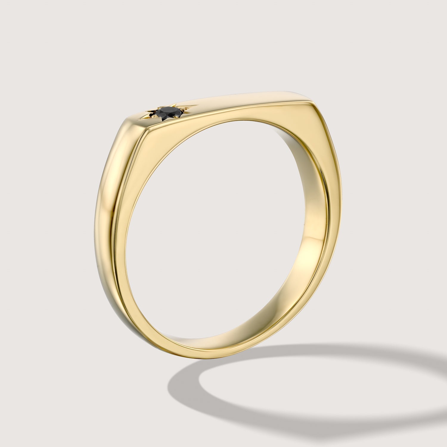 טבעת שרלוט עם יהלום שחור בשיבוץ כוכב