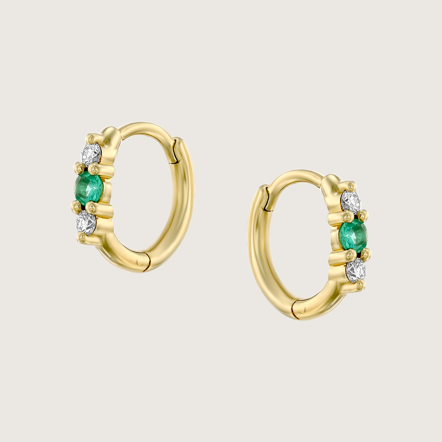 עגיל חישוק מיני אודרי עם אמרלד ויהלומים