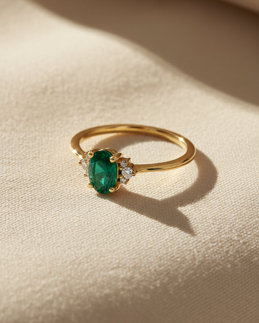 טבעת אלה אמרלד ויהלומים