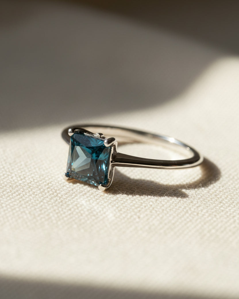 טבעת גארבו עם בלו טופז