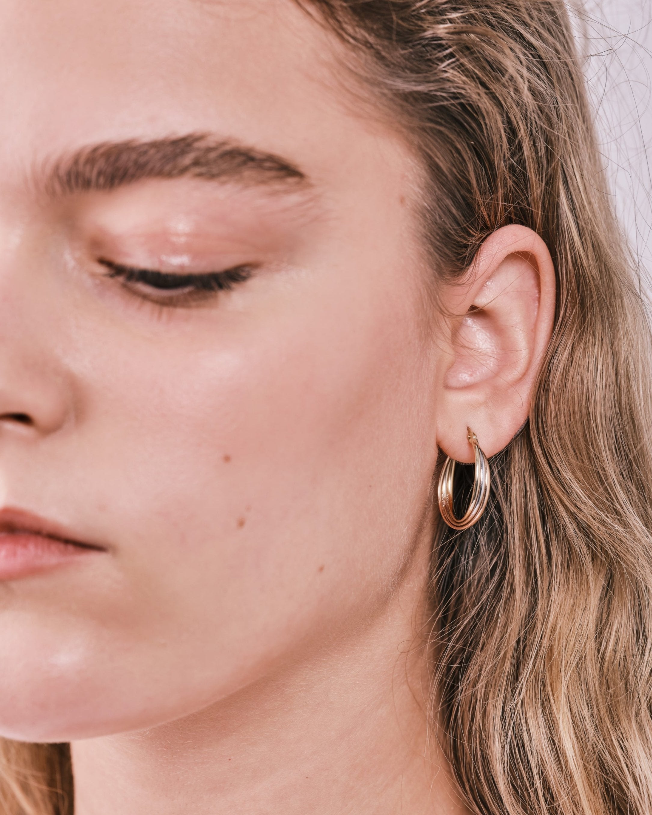 עגיל חישוק זהב מון