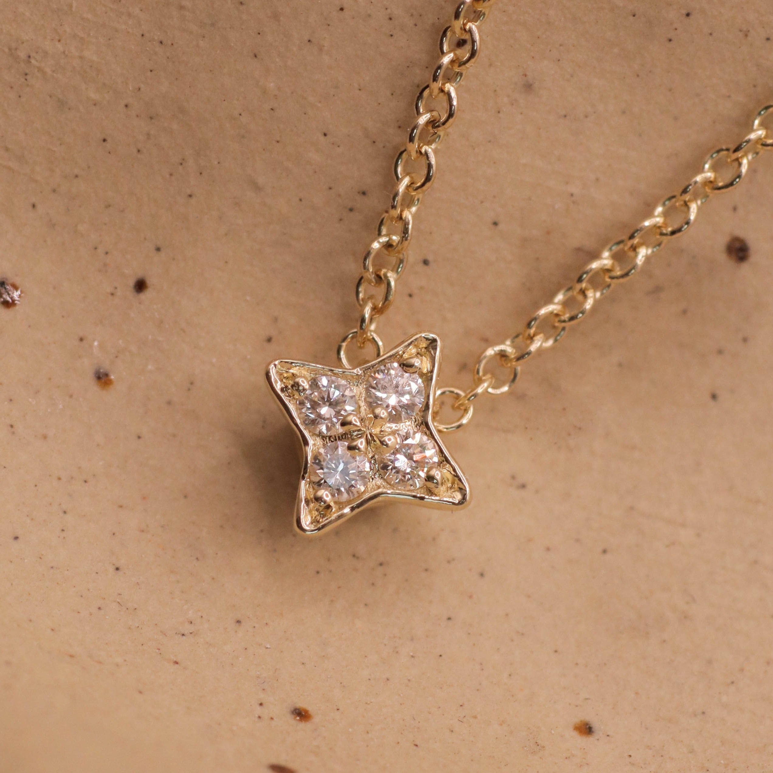 שרשרת סאטרן יהלומים לבנים