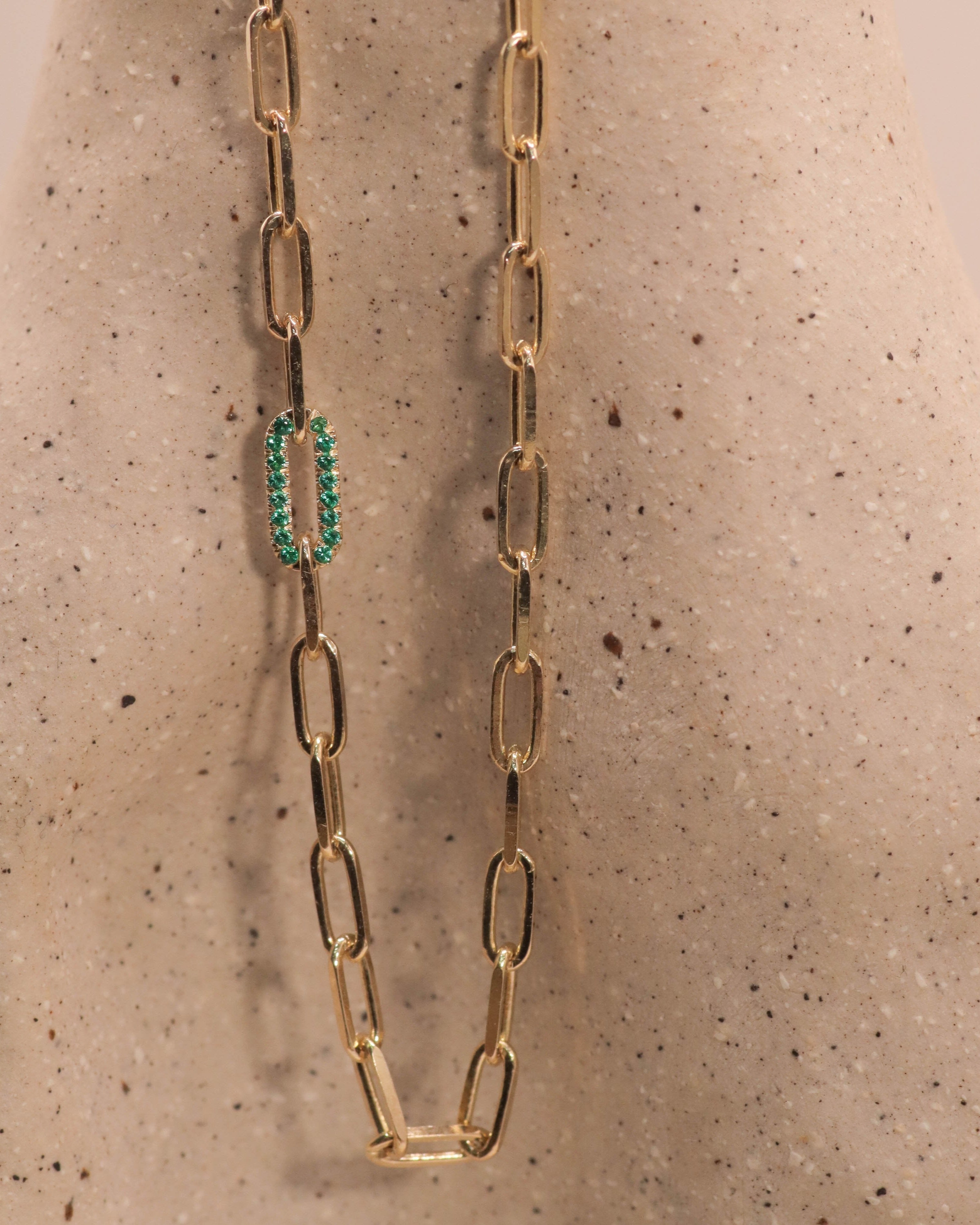 שרשרת סטייפלס אמרלד