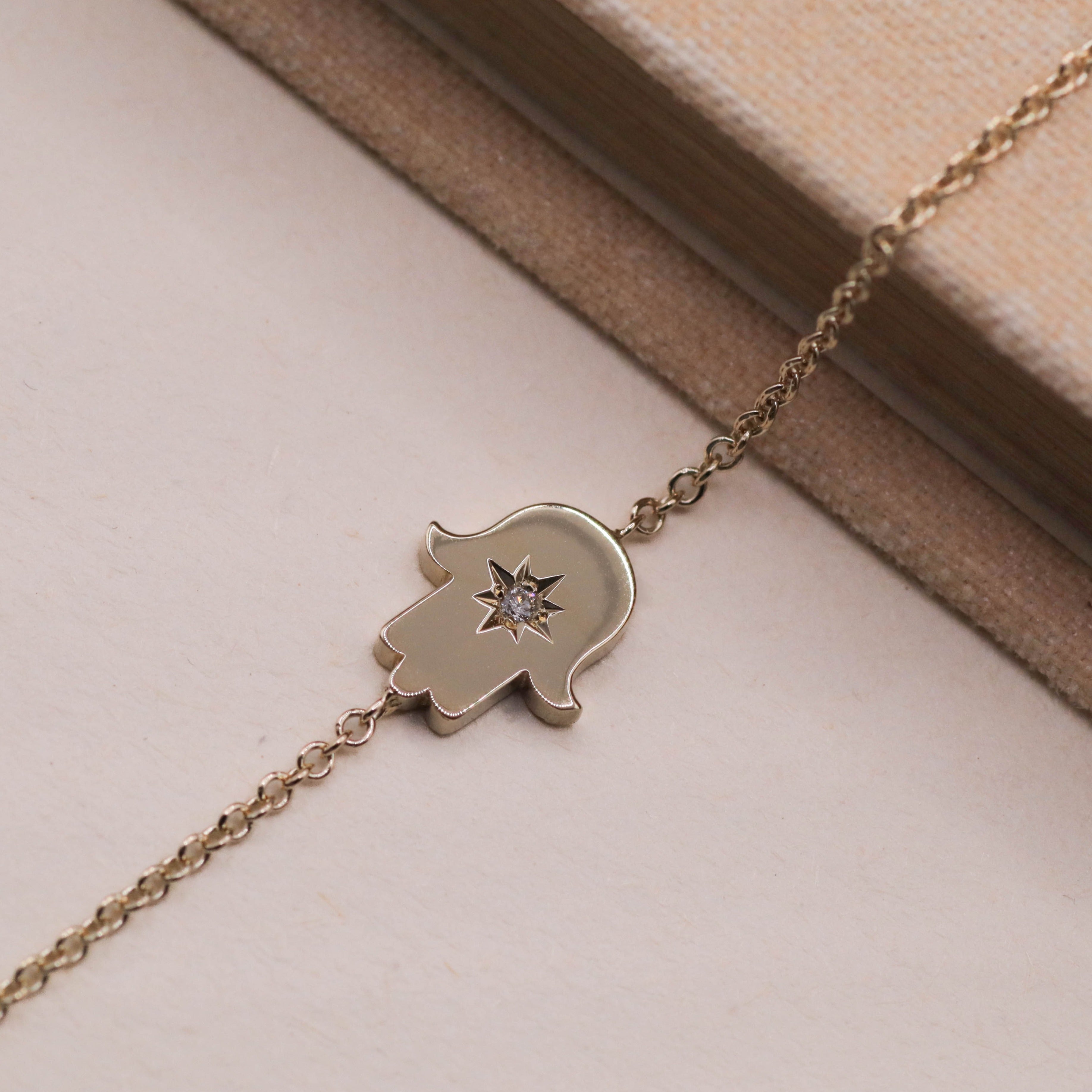 צמיד חמסה יהלום לבן