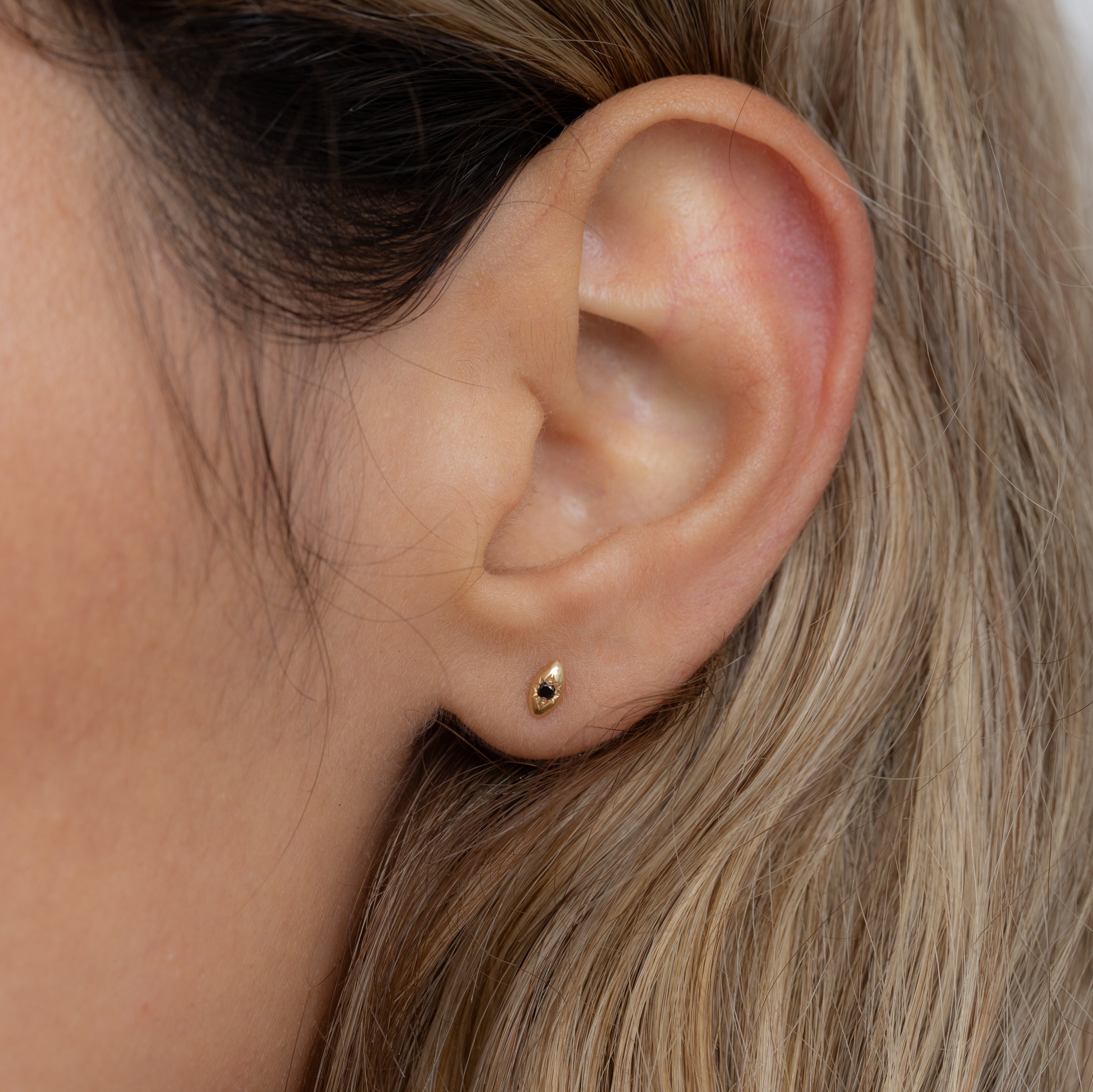 עגיל אגתה יהלום שחור