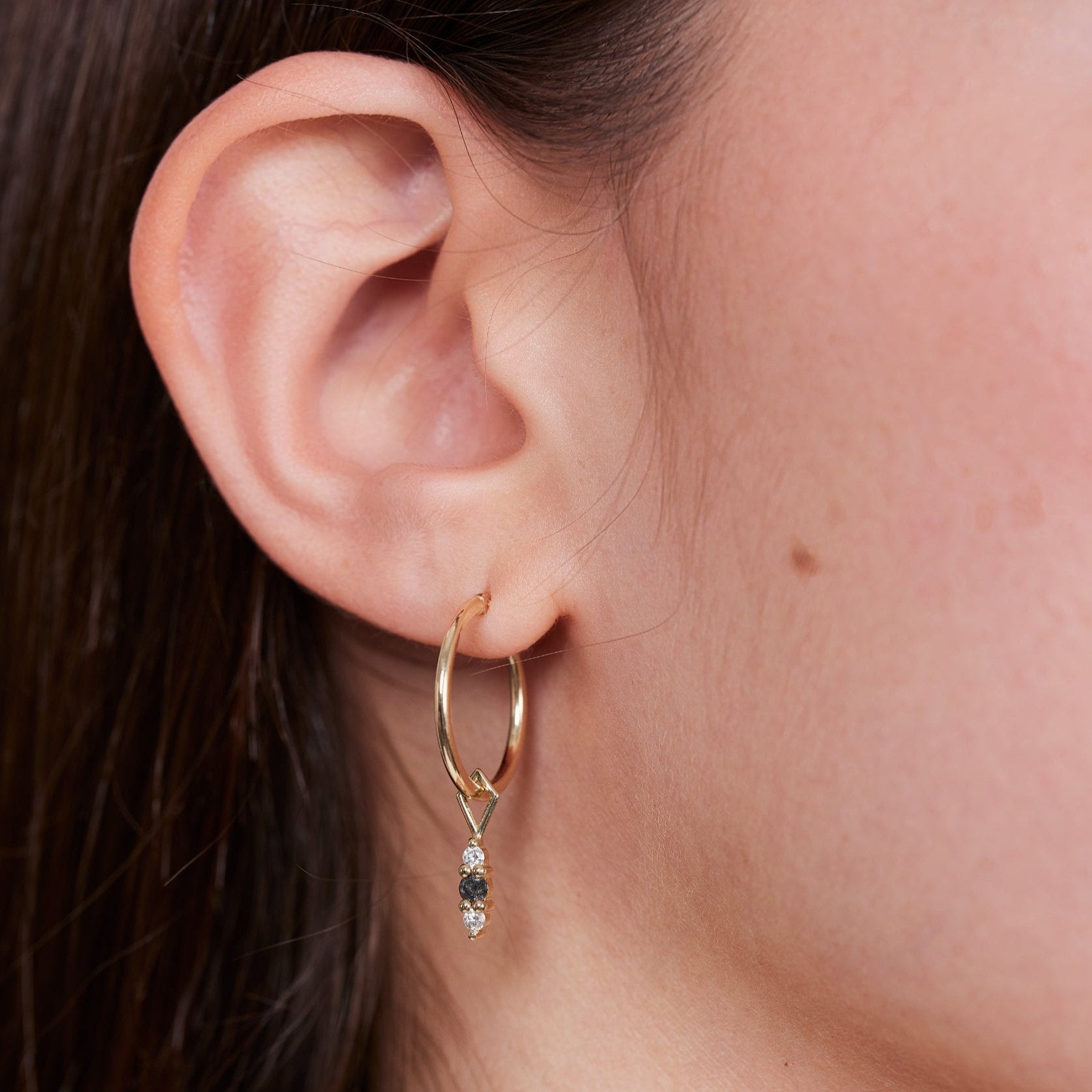 צ׳ארם יהלומים אפורים ולבנים