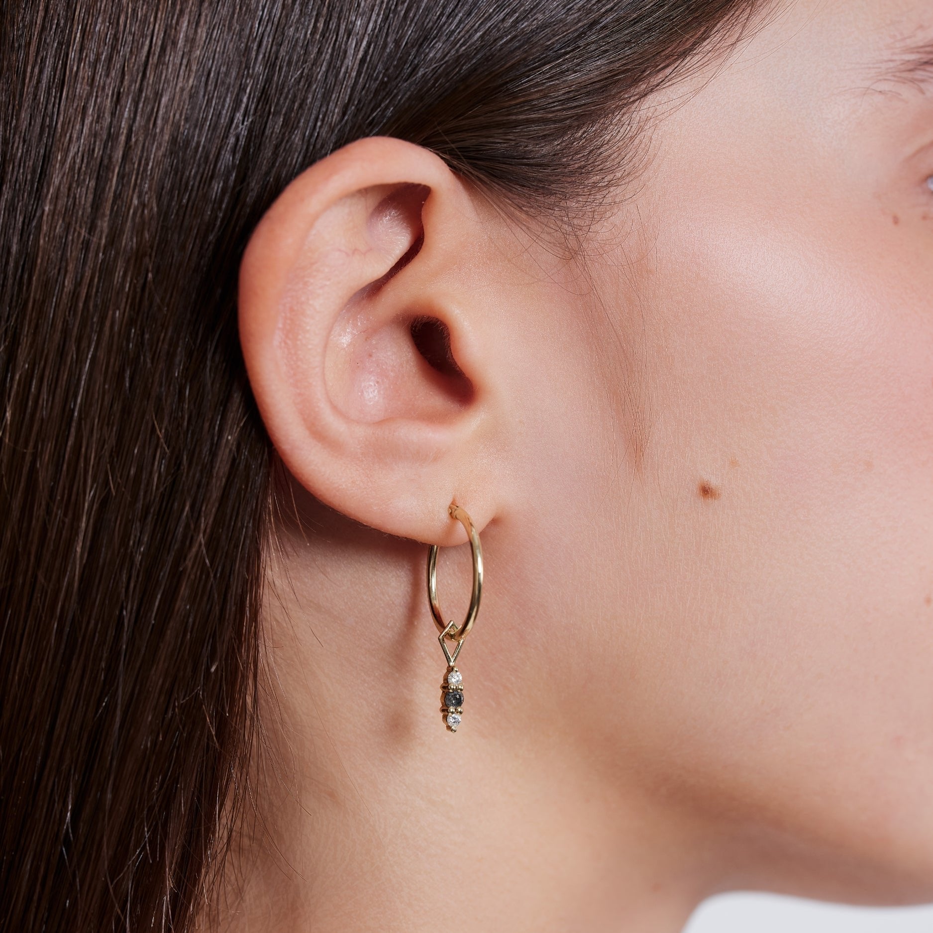 צ׳ארם יהלומים אפורים ולבנים