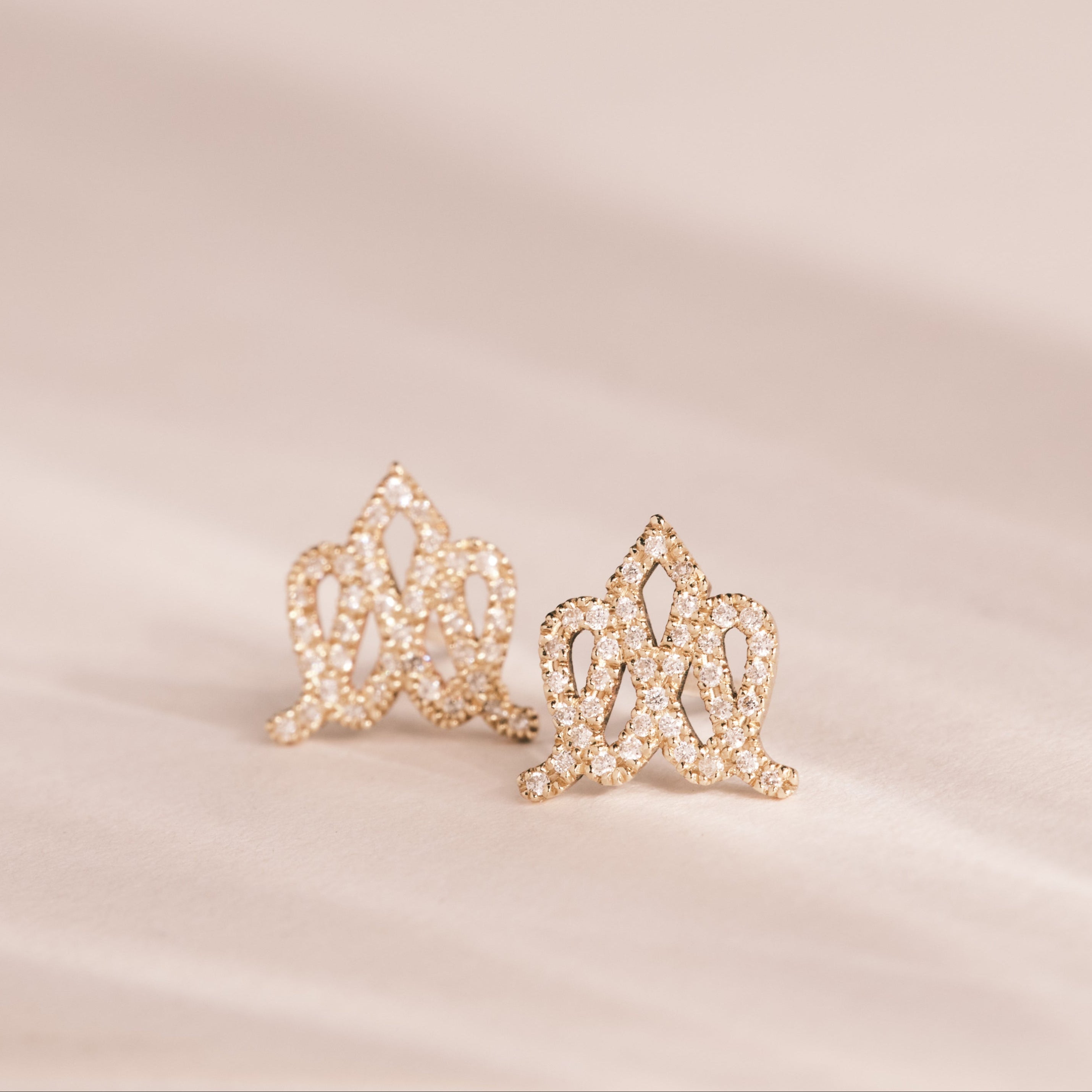 עגיל כתר עם יהלומים לבנים