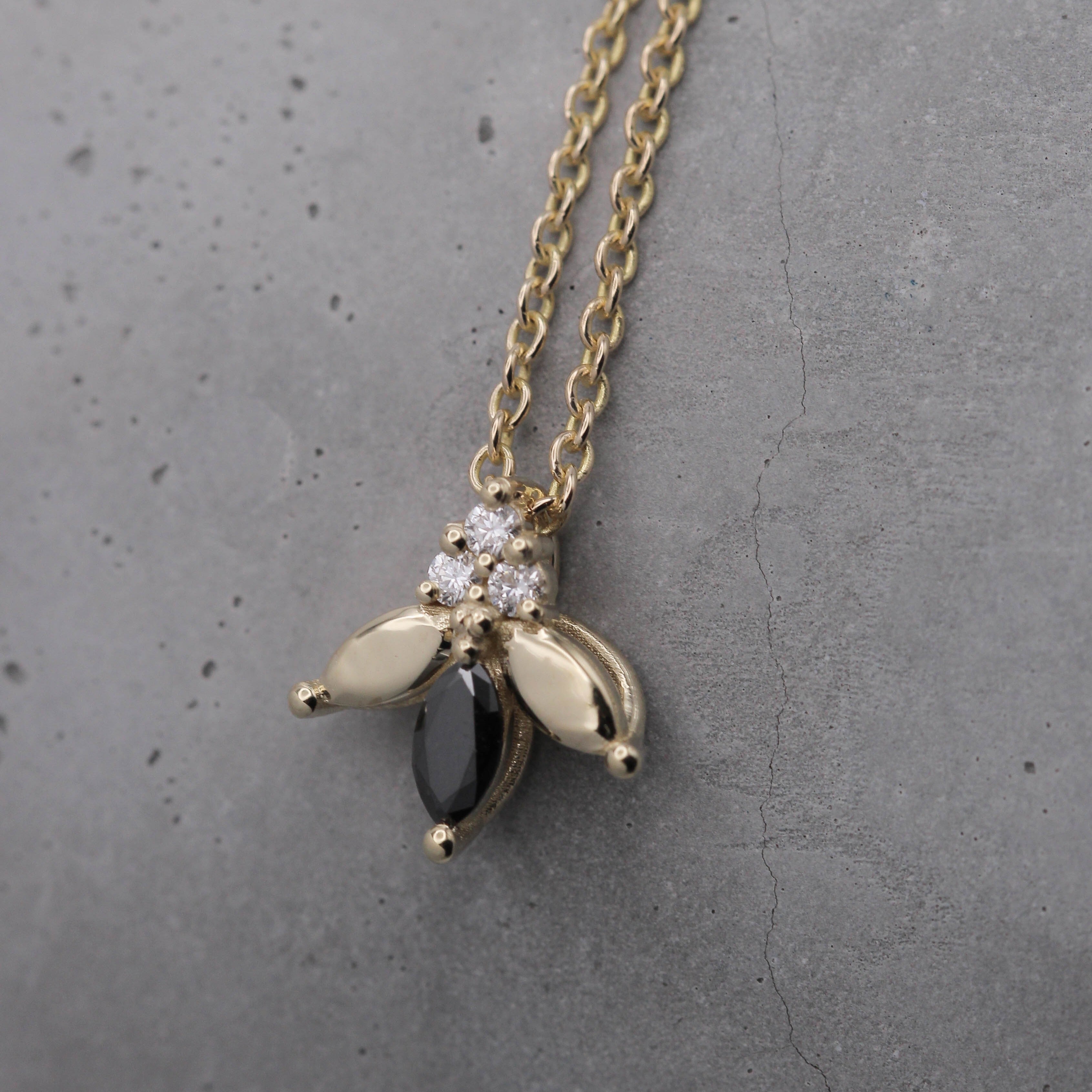 שרשרת ז'אן פואסון יהלומים שחורים ולבנים