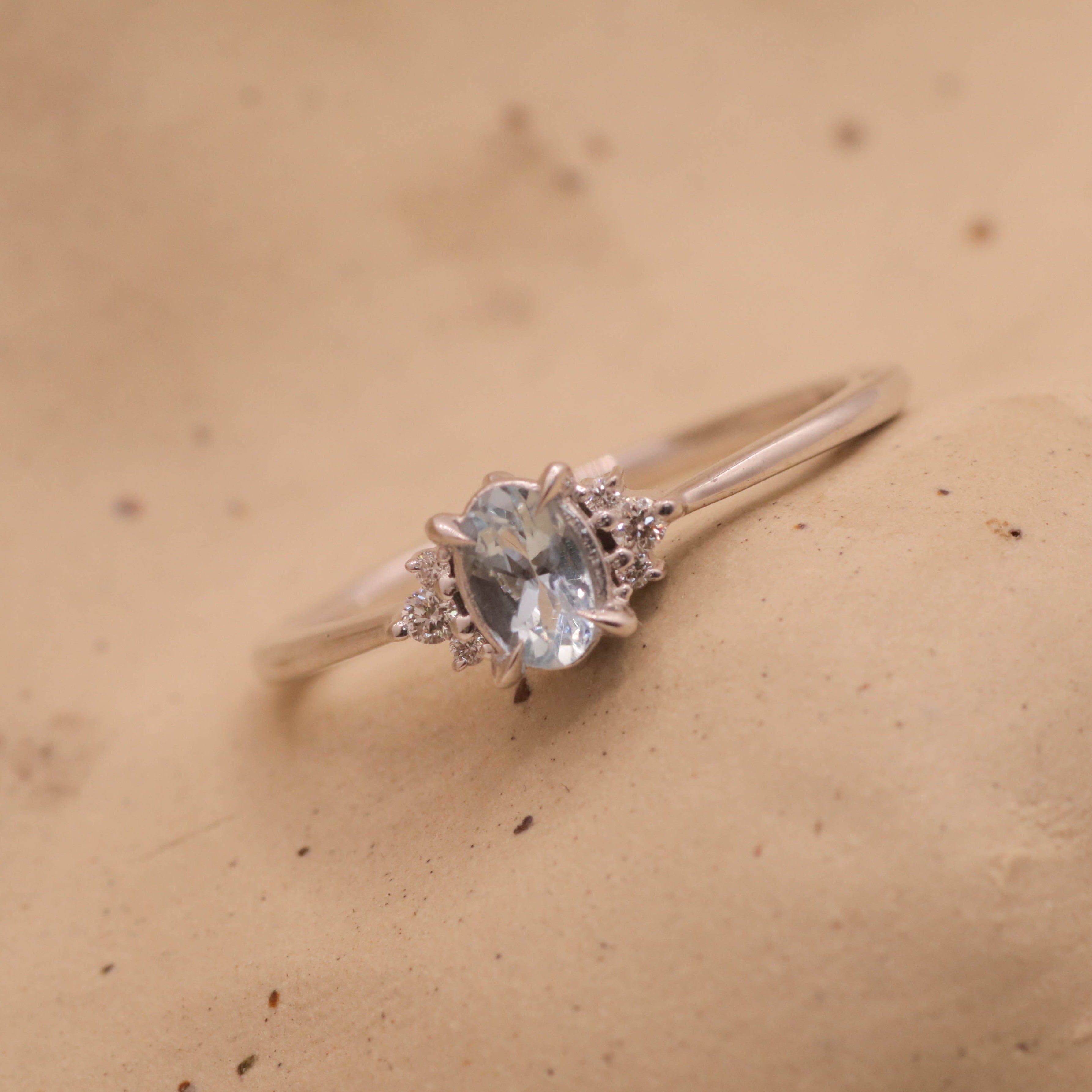 טבעת אלה - אקוומרין ויהלומים