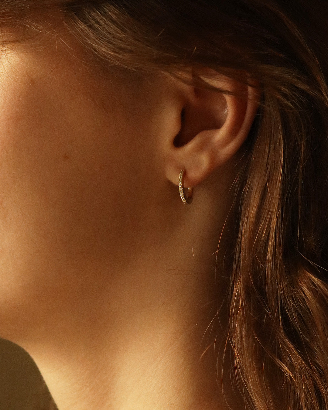 עגיל חישוק קלואי גדול - 13.5 מ"מ יהלומים לבנים