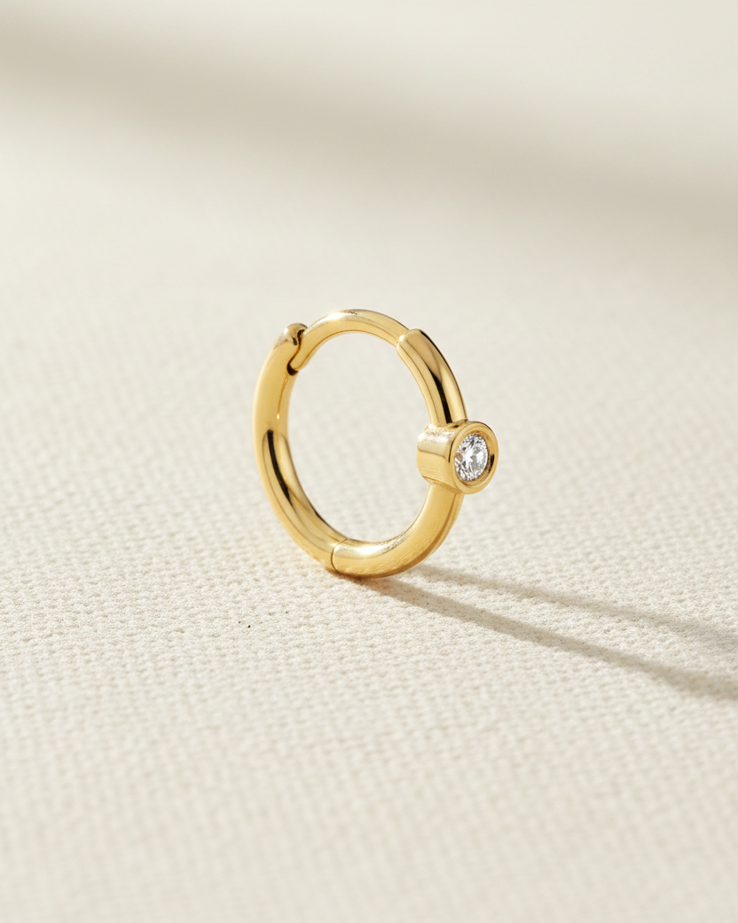 עגיל חישוק אלכסיס בינוני יהלום לבן