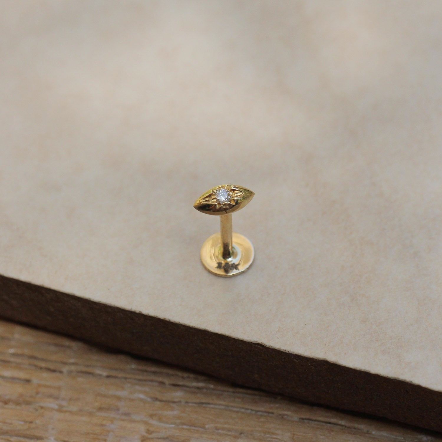 עגיל פירסינג אגתה יהלום לבן