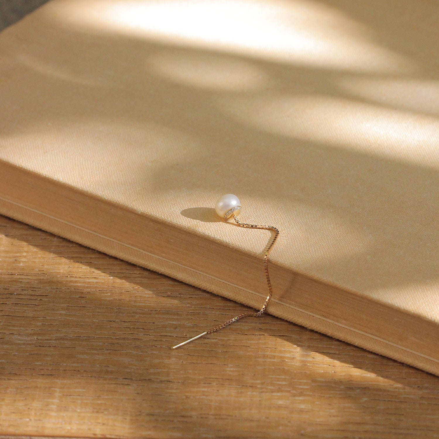 עגיל אשלי פנינה ויהלומים לבנים