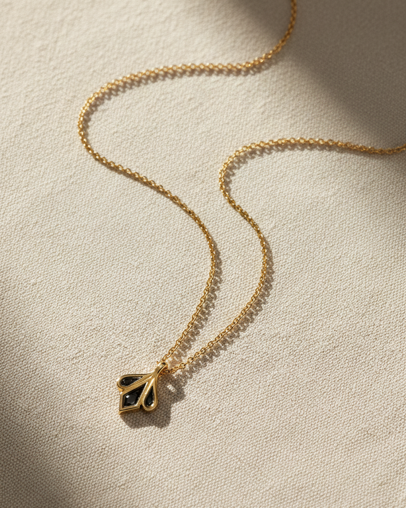 שרשרת רוזה עם יהלומים שחורים והשחרה