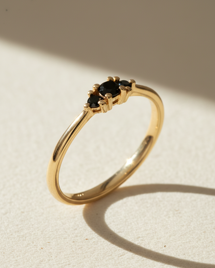 טבעת אודרי יהלומים שחורים 3 מ"מ