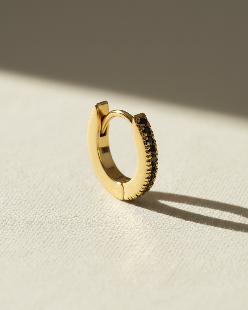 עגיל חישוק קלואי קטן - 10.5 מ"מ יהלומים שחורים