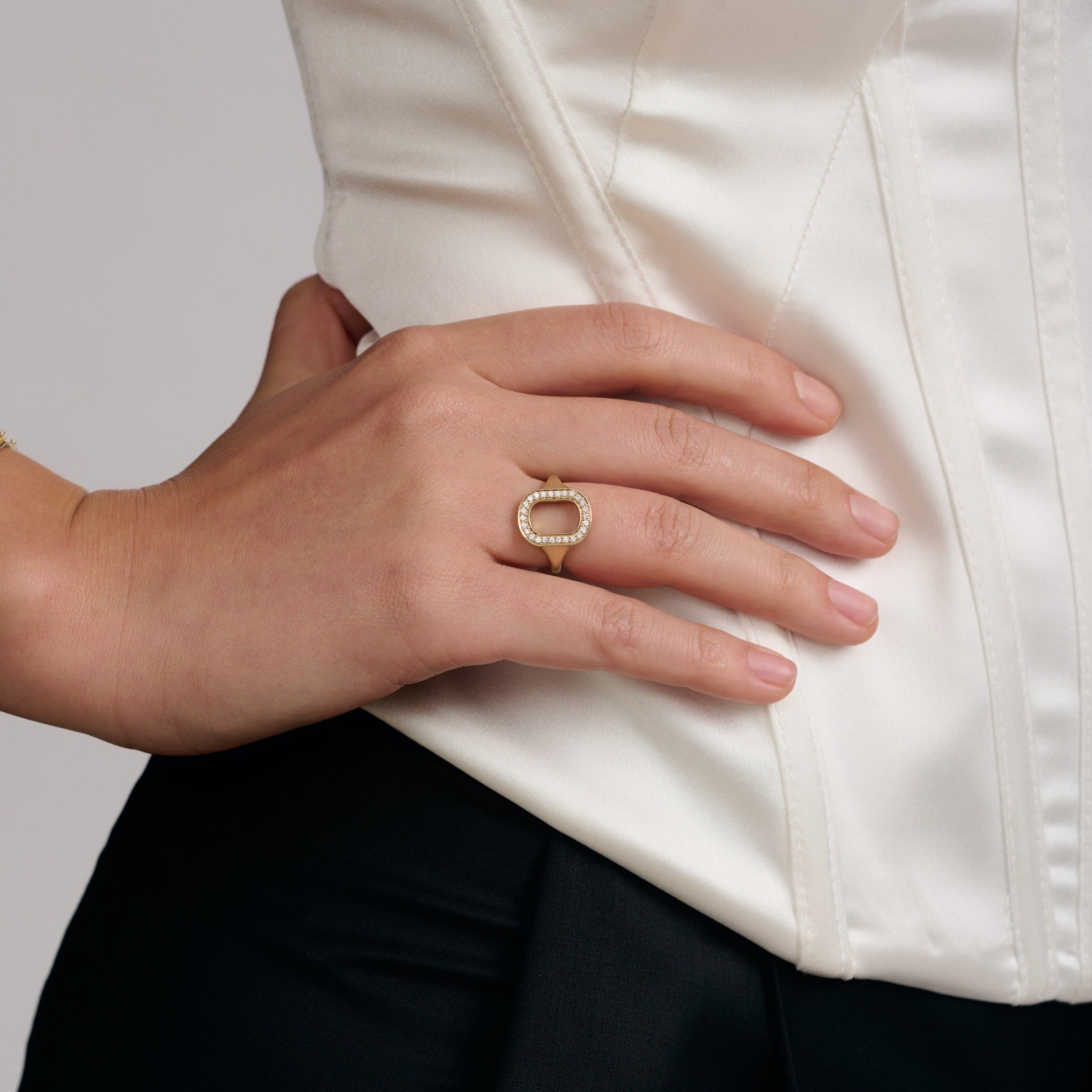 טבעת 04 - יהלומים לבנים