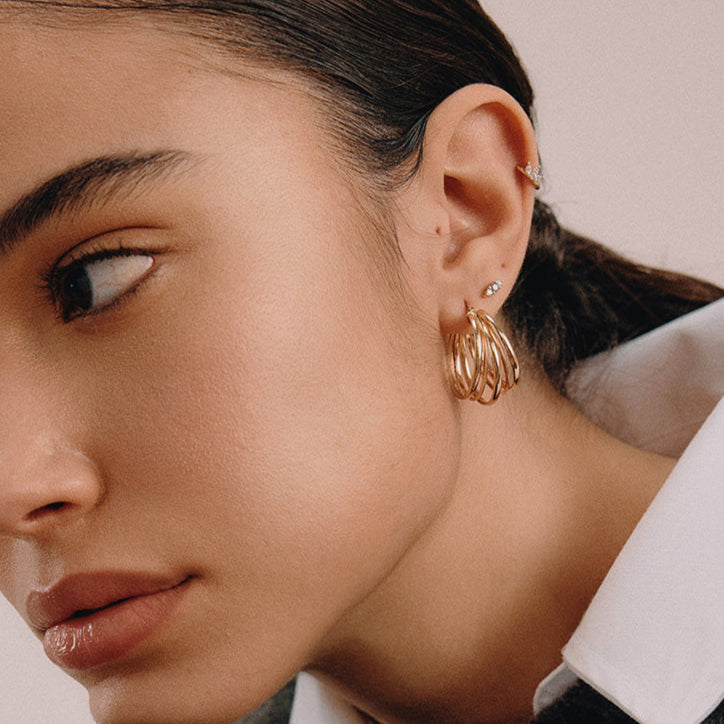 עגיל אודרי עם יהלומים אפור ולבן