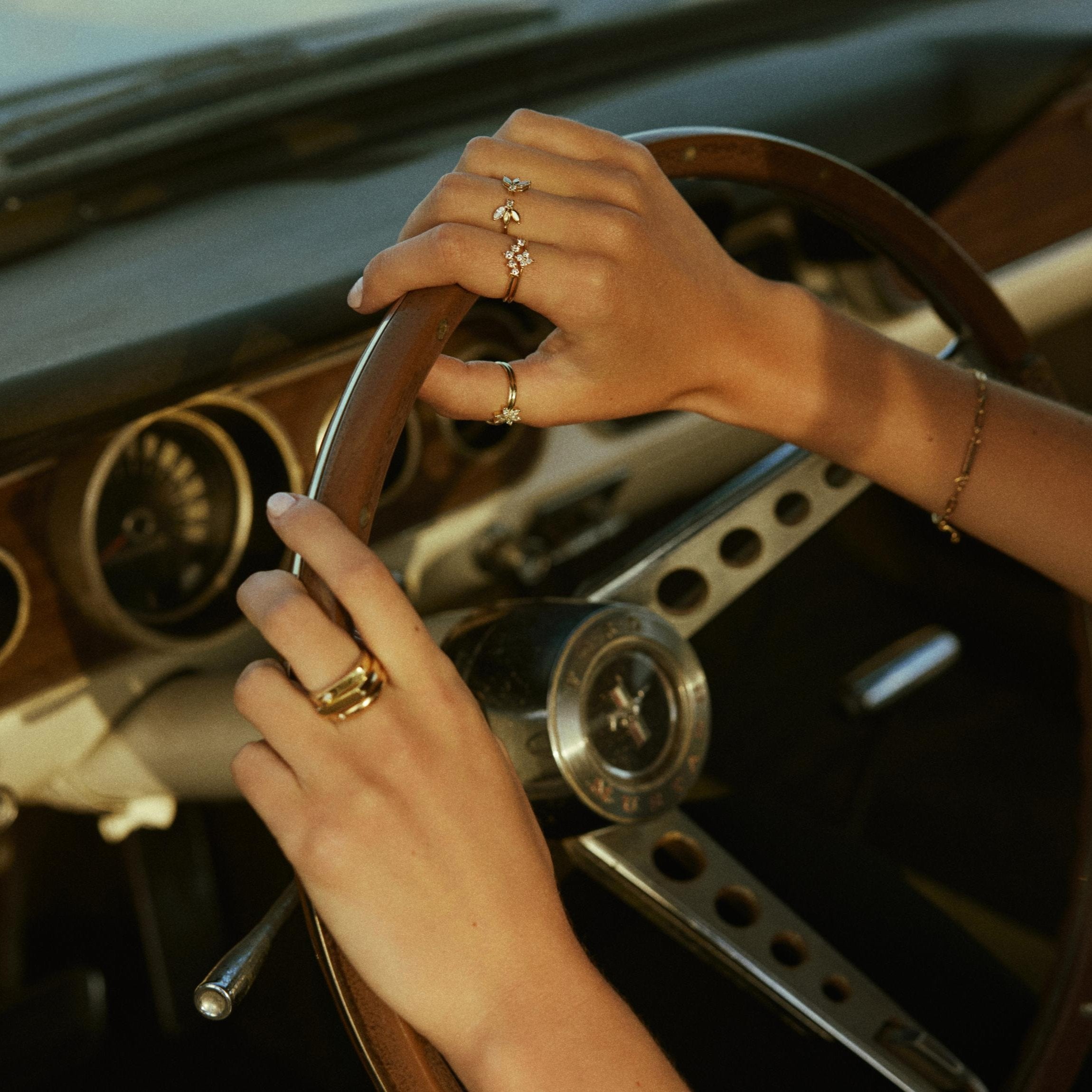 טבעת בת' יהלומים לבנים